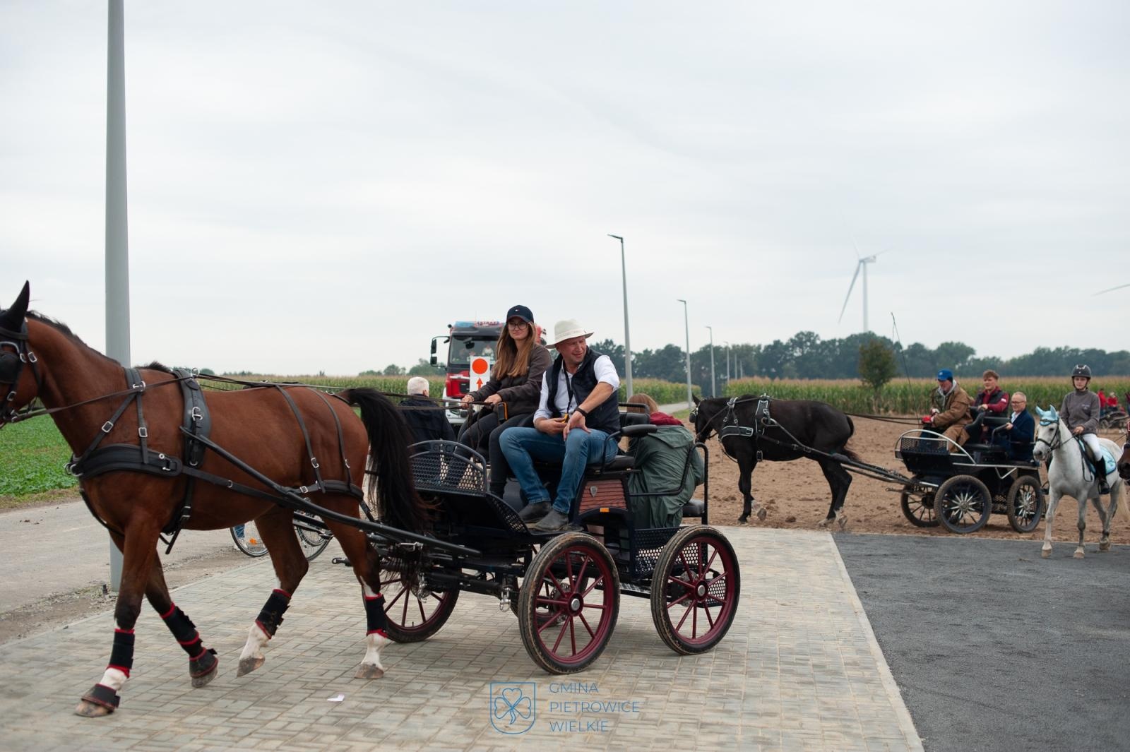 Zdjęcie w galerii na portalu naszraciborz.pl: Hubertus w Żerdzinach – relacja na bis z wydarzenia jeździeckiego i nowej atrakcji dla miłośników tradycji wiadomości z regionu
