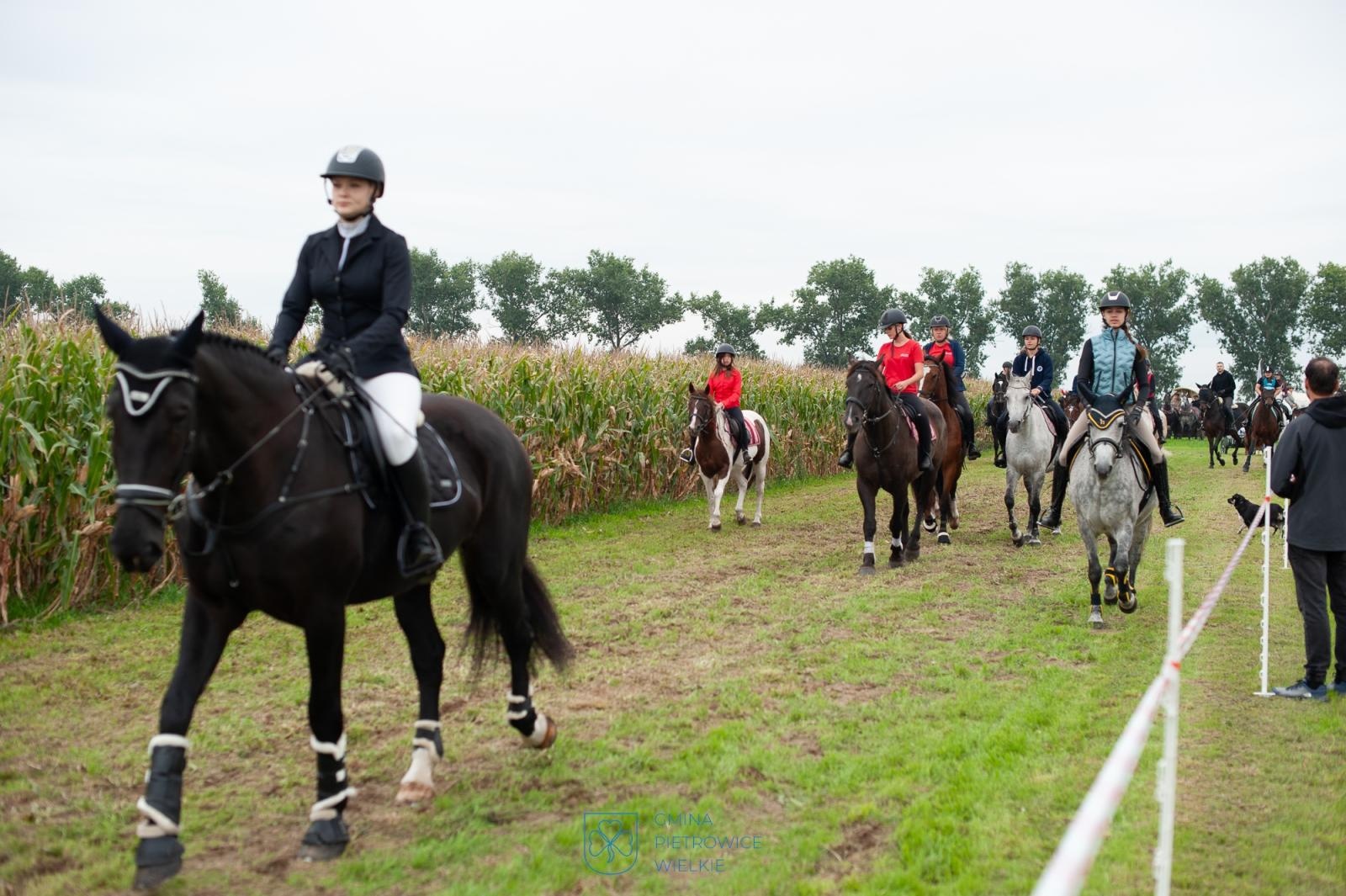 Zdjęcie w galerii na portalu naszraciborz.pl: Hubertus w Żerdzinach – relacja na bis z wydarzenia jeździeckiego i nowej atrakcji dla miłośników tradycji wiadomości z regionu