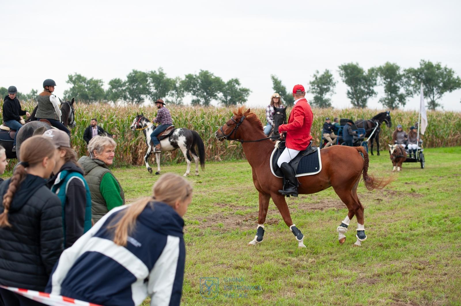 Zdjęcie w galerii na portalu naszraciborz.pl: Hubertus w Żerdzinach – relacja na bis z wydarzenia jeździeckiego i nowej atrakcji dla miłośników tradycji wiadomości z regionu