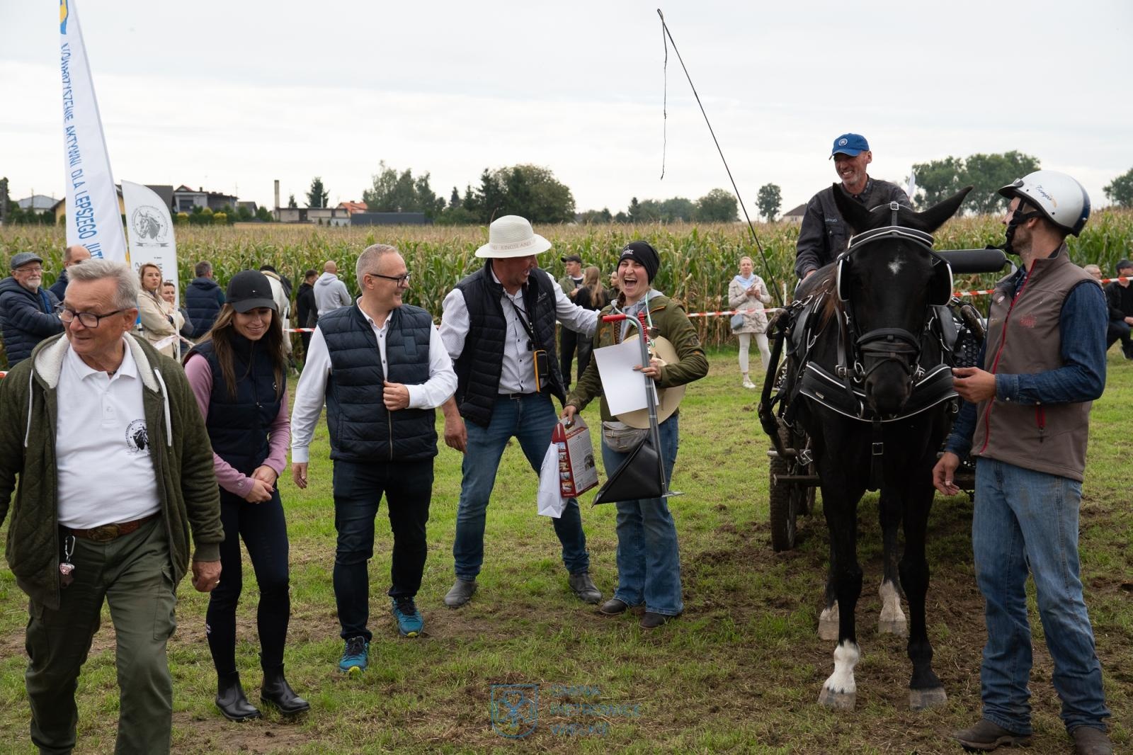 Zdjęcie w galerii na portalu naszraciborz.pl: Hubertus w Żerdzinach – relacja na bis z wydarzenia jeździeckiego i nowej atrakcji dla miłośników tradycji wiadomości z regionu