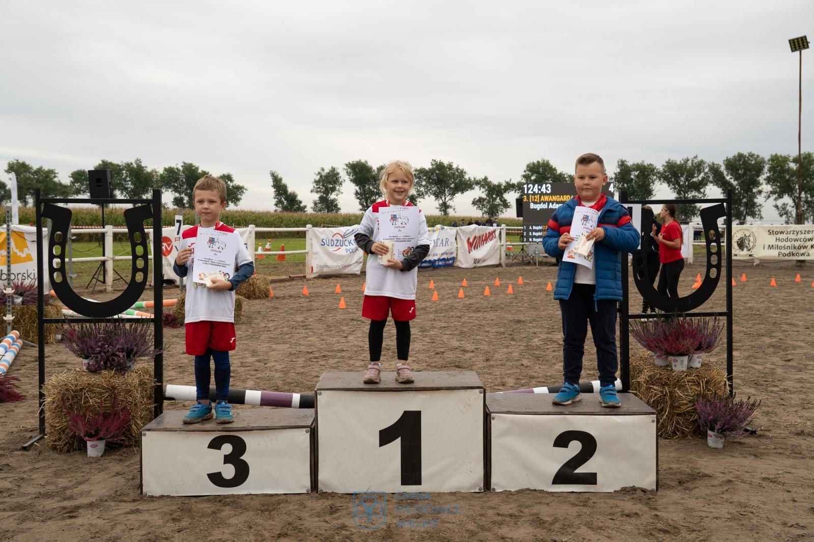 Zdjęcie w galerii na portalu naszraciborz.pl: Hubertus w Żerdzinach – relacja na bis z wydarzenia jeździeckiego i nowej atrakcji dla miłośników tradycji wiadomości z regionu