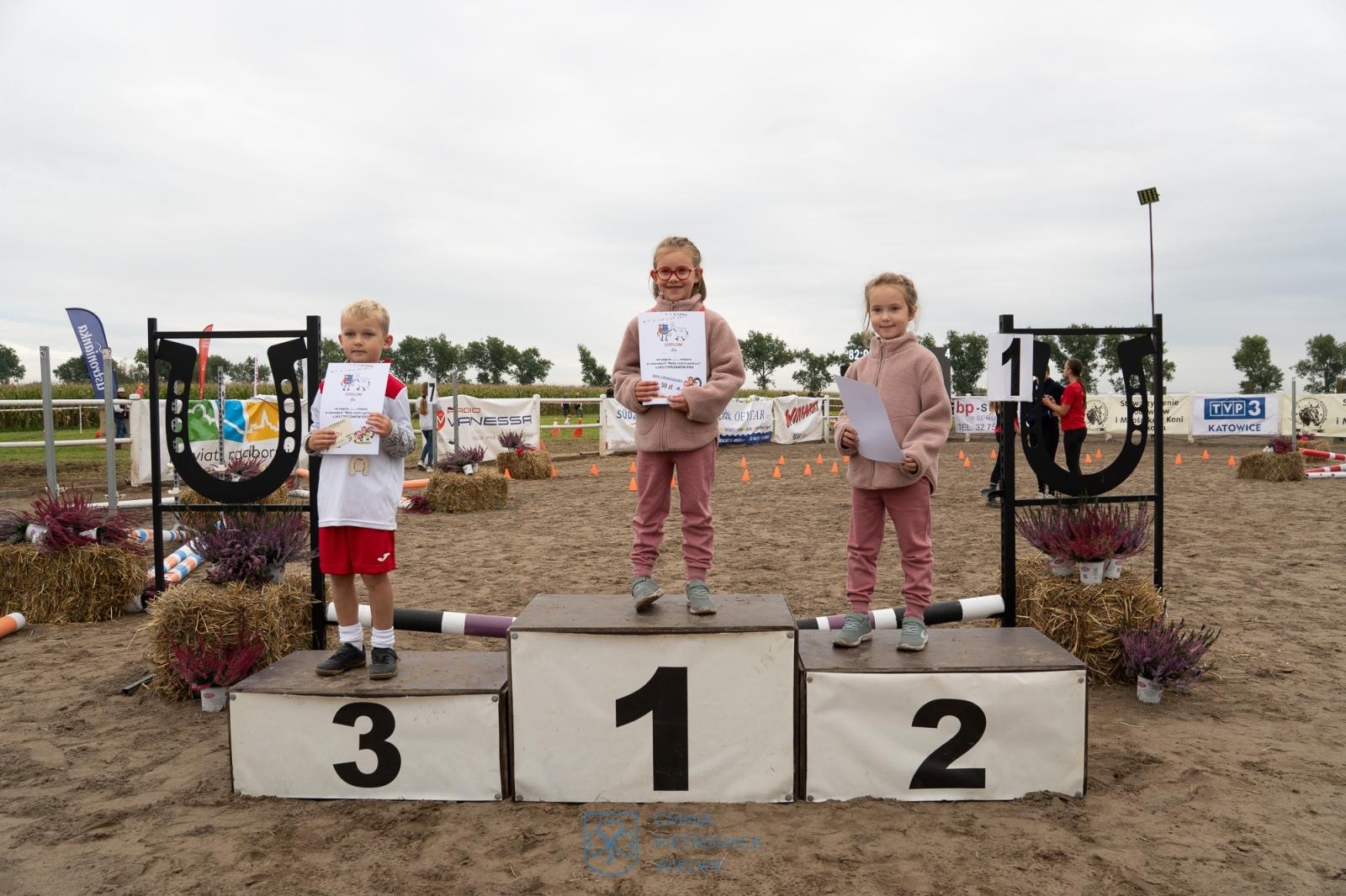 Zdjęcie w galerii na portalu naszraciborz.pl: Hubertus w Żerdzinach – relacja na bis z wydarzenia jeździeckiego i nowej atrakcji dla miłośników tradycji wiadomości z regionu