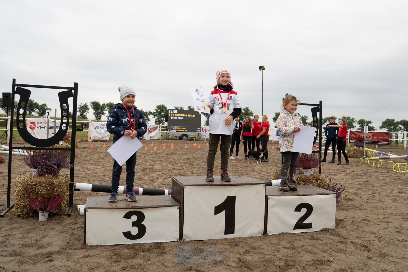Zdjęcie w galerii na portalu naszraciborz.pl: Hubertus w Żerdzinach – relacja na bis z wydarzenia jeździeckiego i nowej atrakcji dla miłośników tradycji wiadomości z regionu