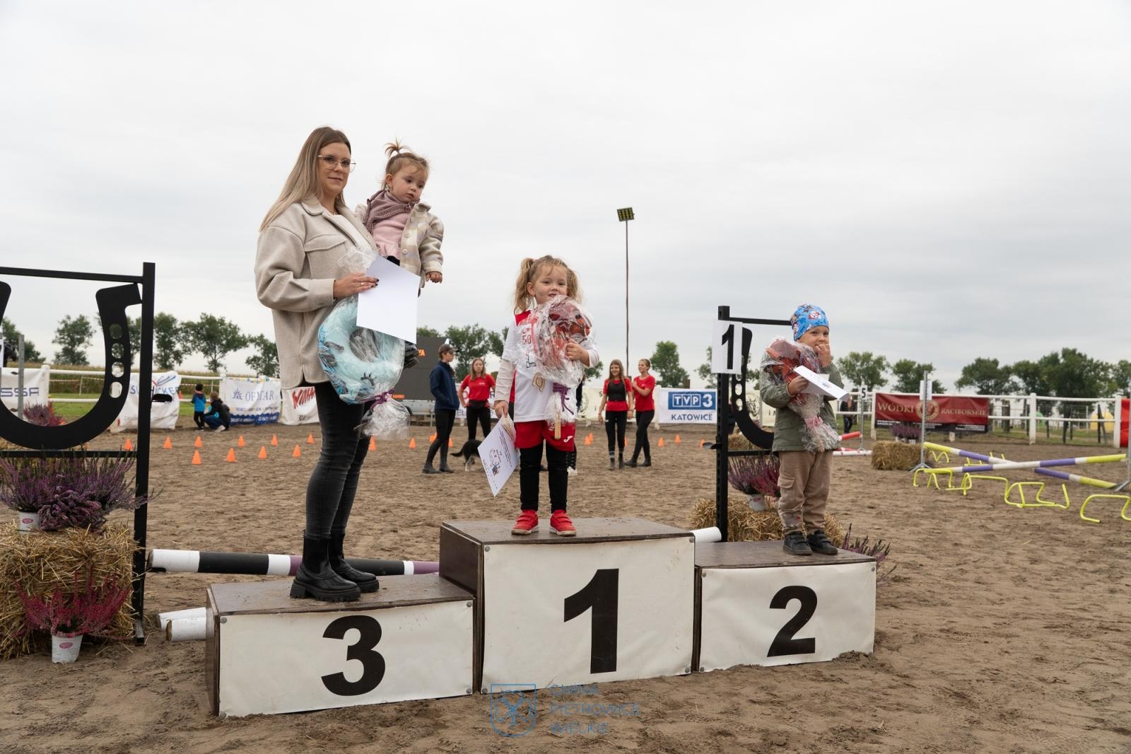 Zdjęcie w galerii na portalu naszraciborz.pl: Hubertus w Żerdzinach – relacja na bis z wydarzenia jeździeckiego i nowej atrakcji dla miłośników tradycji wiadomości z regionu