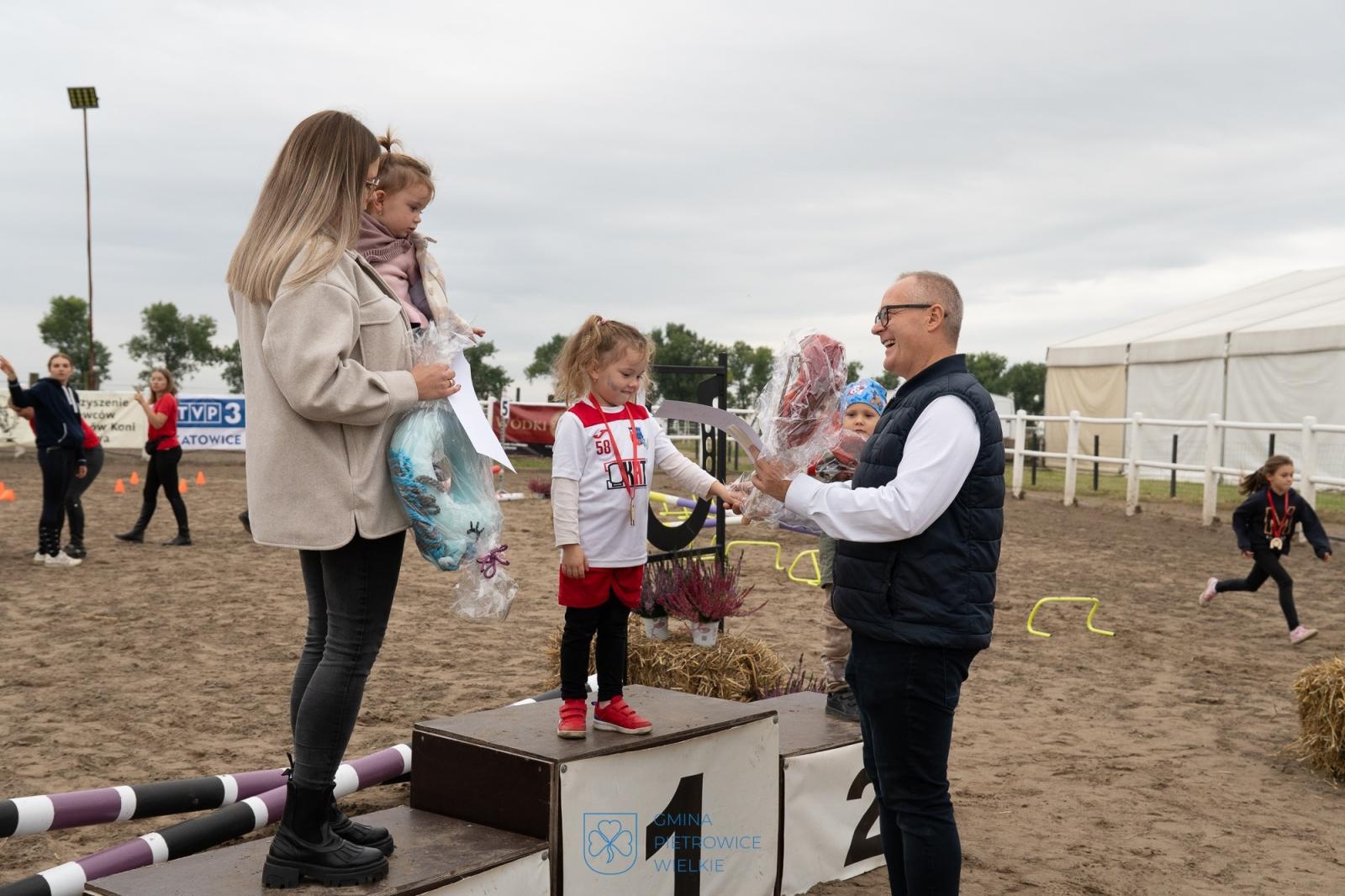 Zdjęcie w galerii na portalu naszraciborz.pl: Hubertus w Żerdzinach – relacja na bis z wydarzenia jeździeckiego i nowej atrakcji dla miłośników tradycji wiadomości z regionu