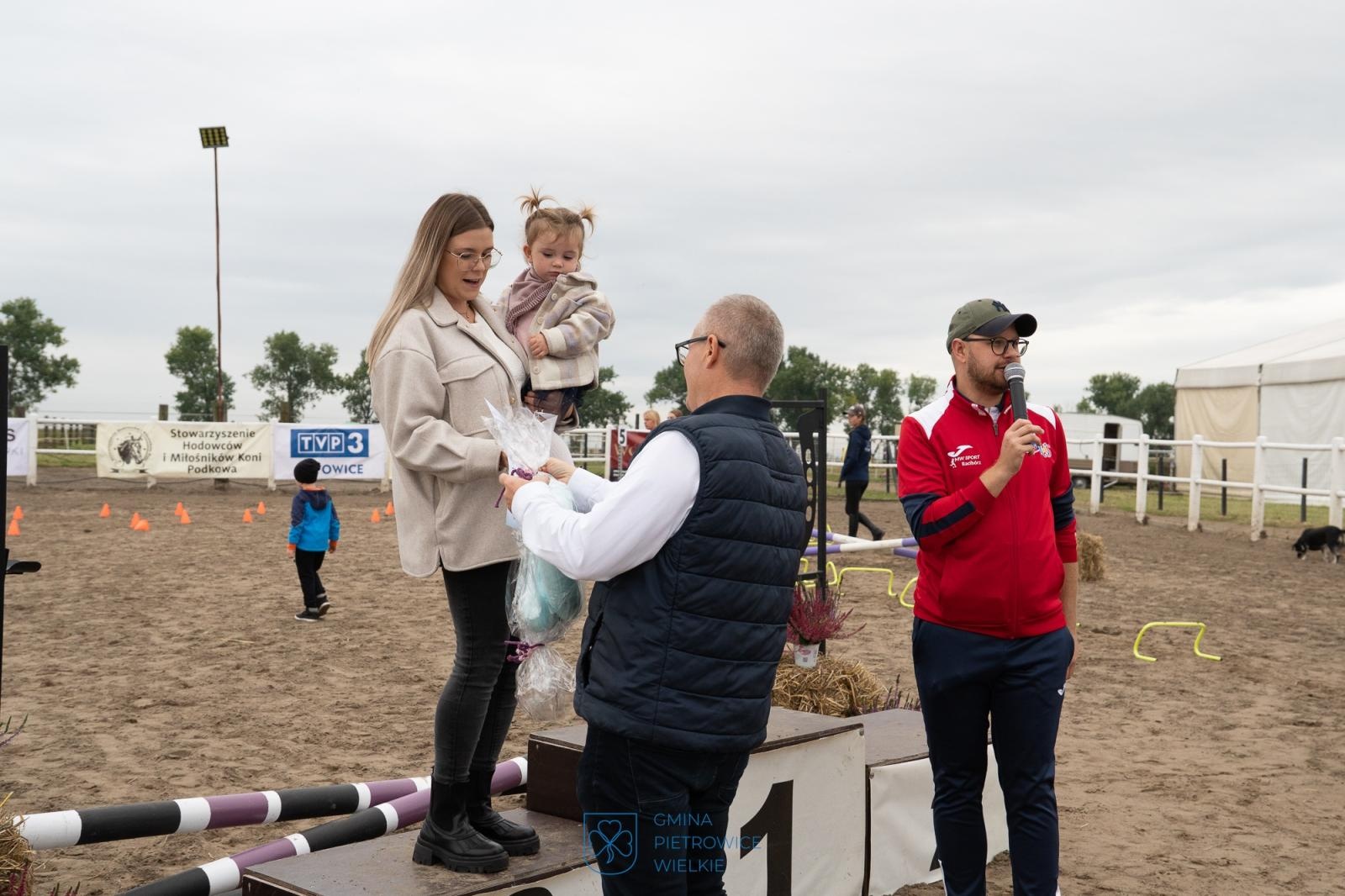 Zdjęcie w galerii na portalu naszraciborz.pl: Hubertus w Żerdzinach – relacja na bis z wydarzenia jeździeckiego i nowej atrakcji dla miłośników tradycji wiadomości z regionu