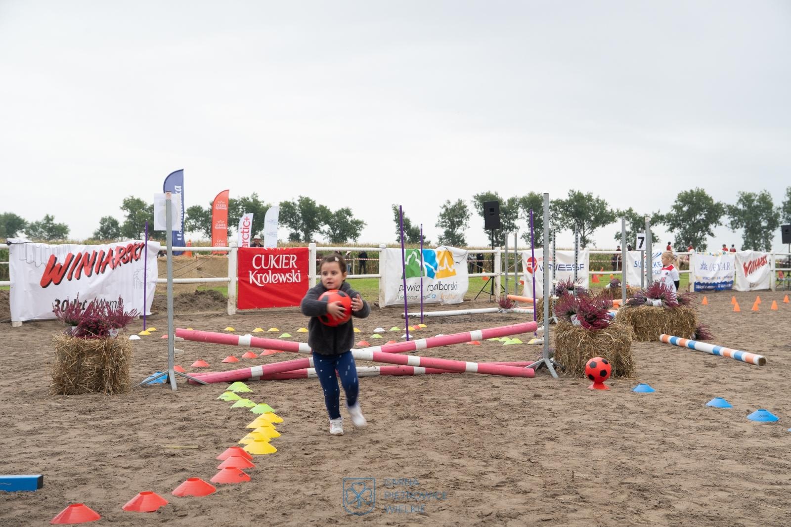 Zdjęcie w galerii na portalu naszraciborz.pl: Hubertus w Żerdzinach – relacja na bis z wydarzenia jeździeckiego i nowej atrakcji dla miłośników tradycji wiadomości z regionu
