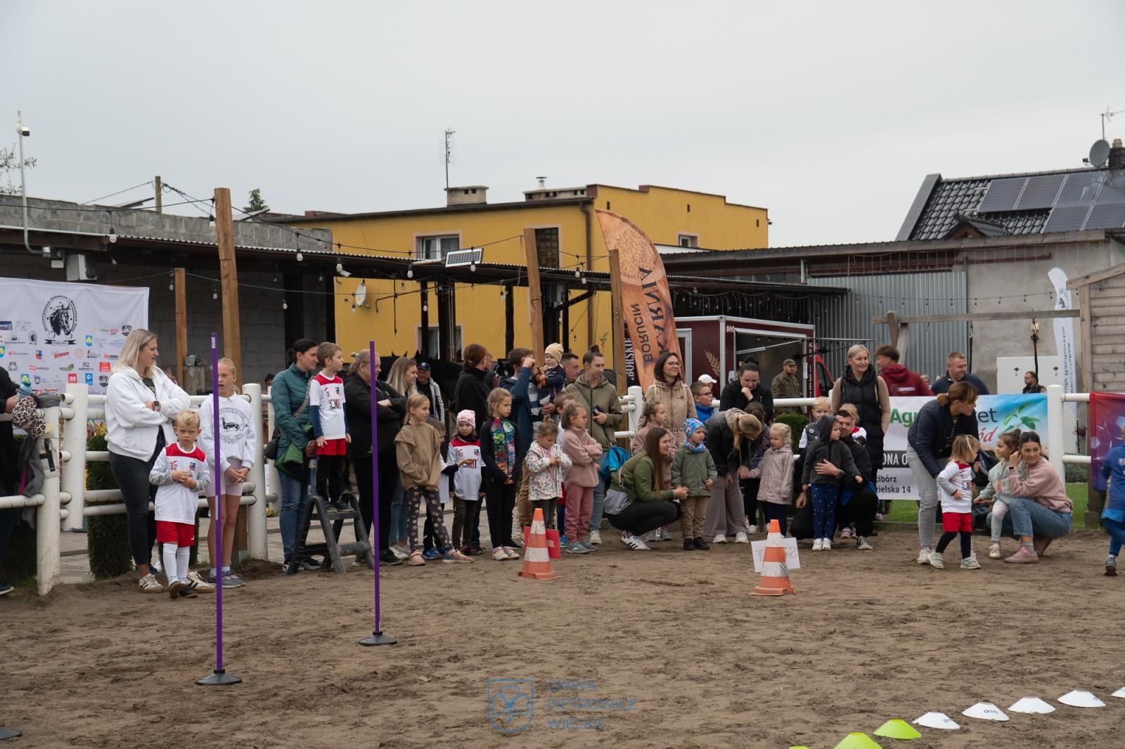 Zdjęcie w galerii na portalu naszraciborz.pl: Hubertus w Żerdzinach – relacja na bis z wydarzenia jeździeckiego i nowej atrakcji dla miłośników tradycji wiadomości z regionu