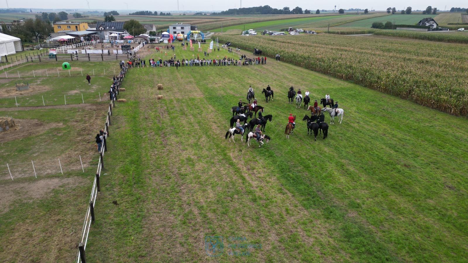 Zdjęcie w galerii na portalu naszraciborz.pl: Hubertus w Żerdzinach – relacja na bis z wydarzenia jeździeckiego i nowej atrakcji dla miłośników tradycji wiadomości z regionu