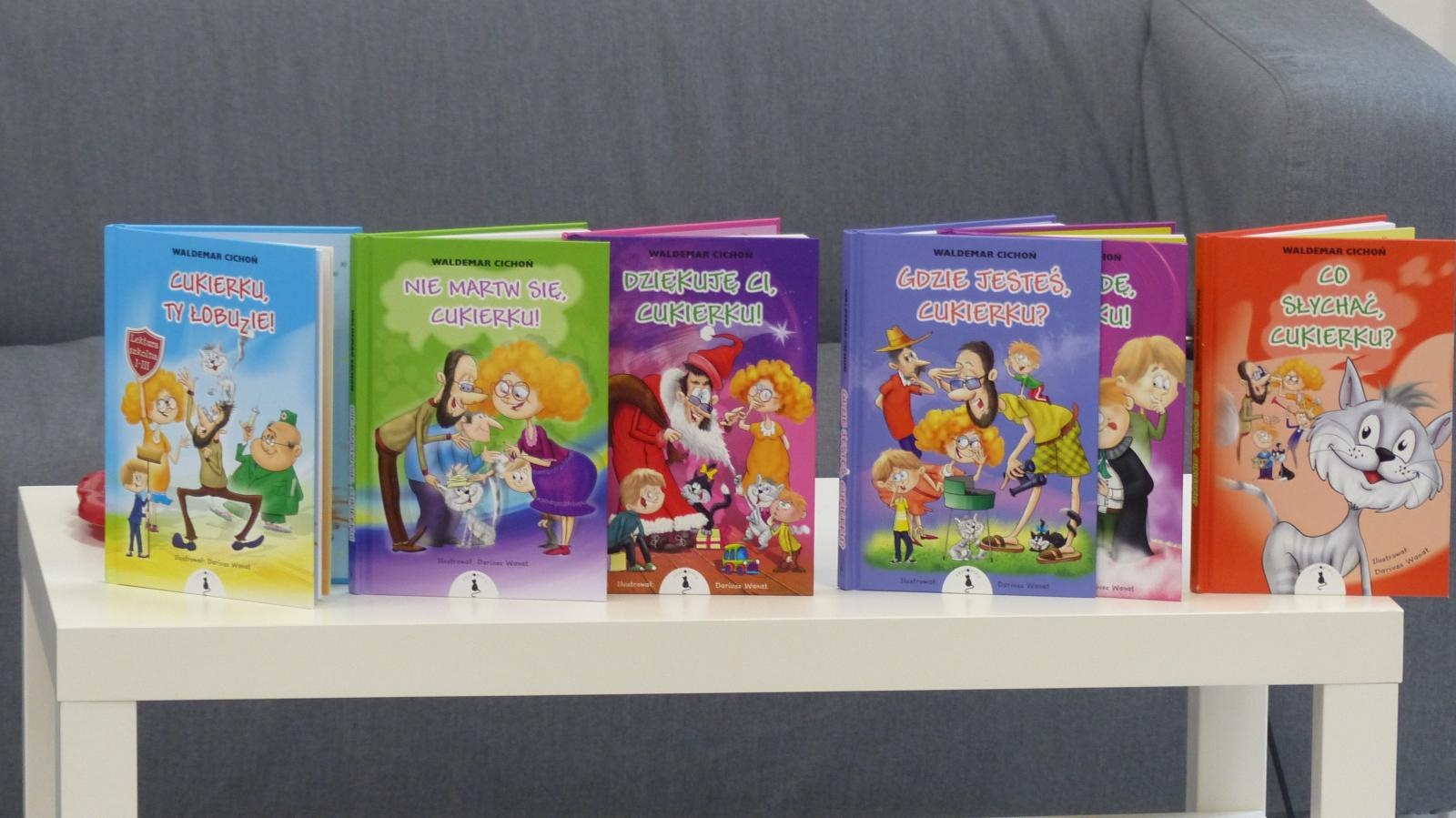 Zdjęcie w galerii na portalu naszraciborz.pl: Autor książek o kocie Cukierku odwiedzi Klub Ojca wiadomości z regionu