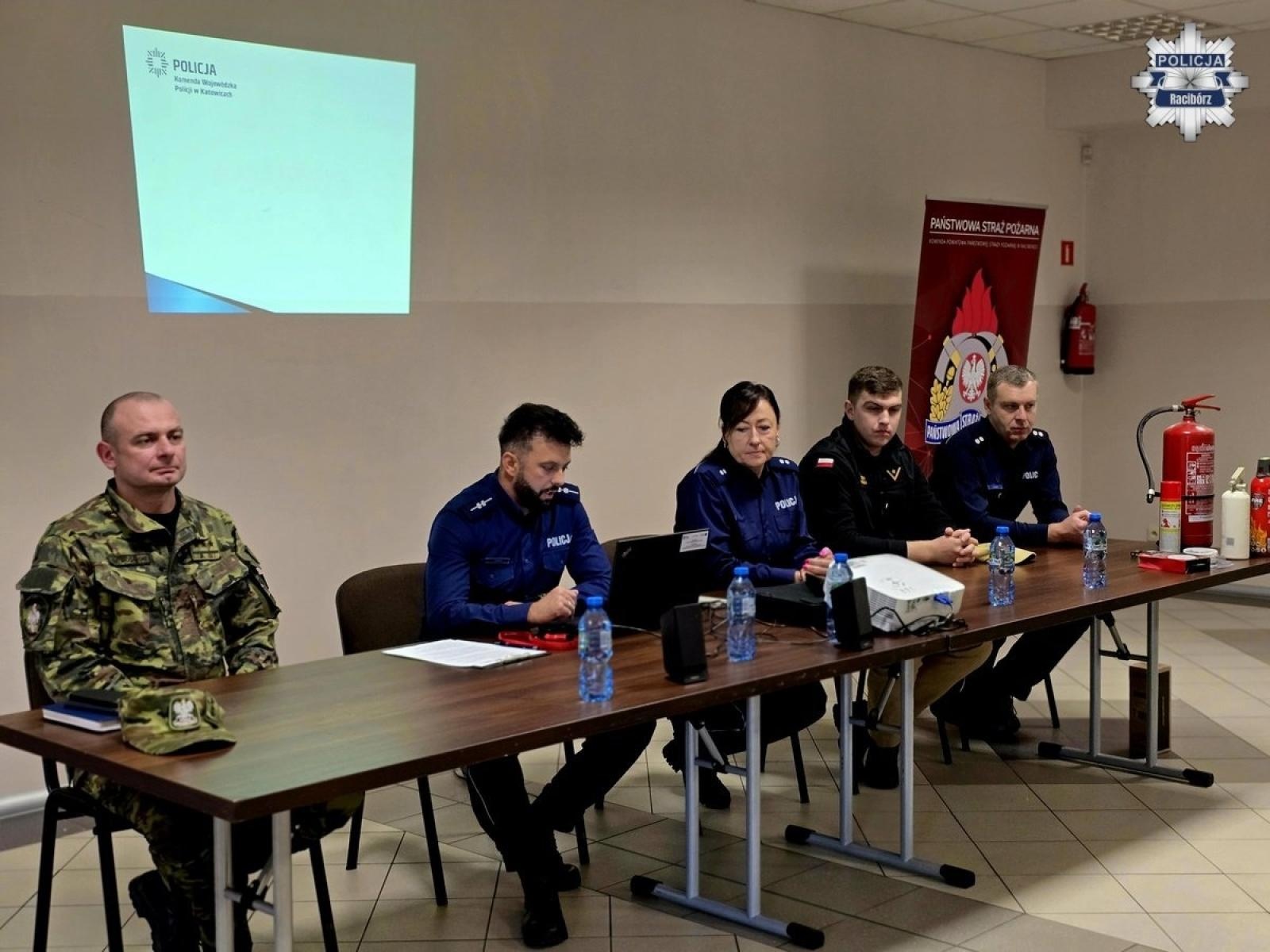 Zdjęcie w galerii na portalu naszraciborz.pl: Debata społeczna o bezpieczeństwie w Pietrowicach Wielkich wiadomości z regionu