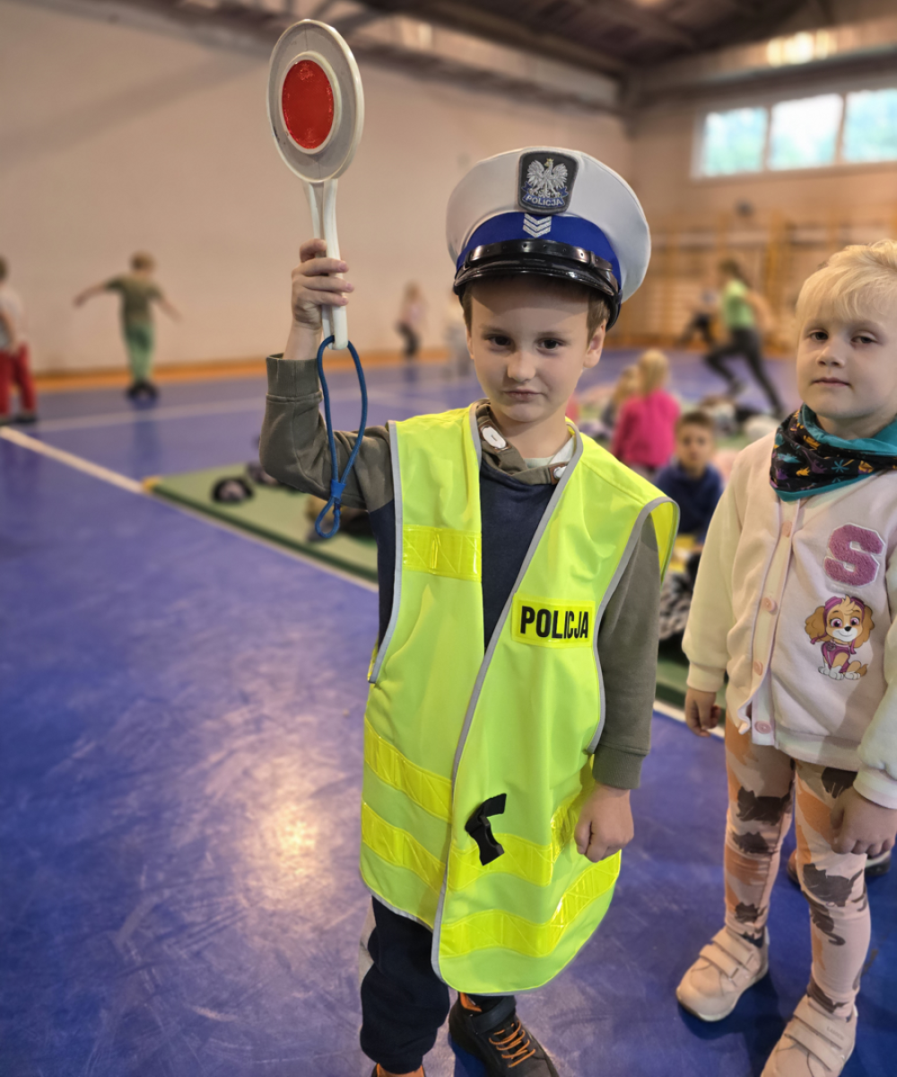 Zdjęcie w galerii na portalu naszraciborz.pl: Nauka bezpieczeństwa i zabawa, czyli przedszkolaki w komendzie wiadomości z regionu