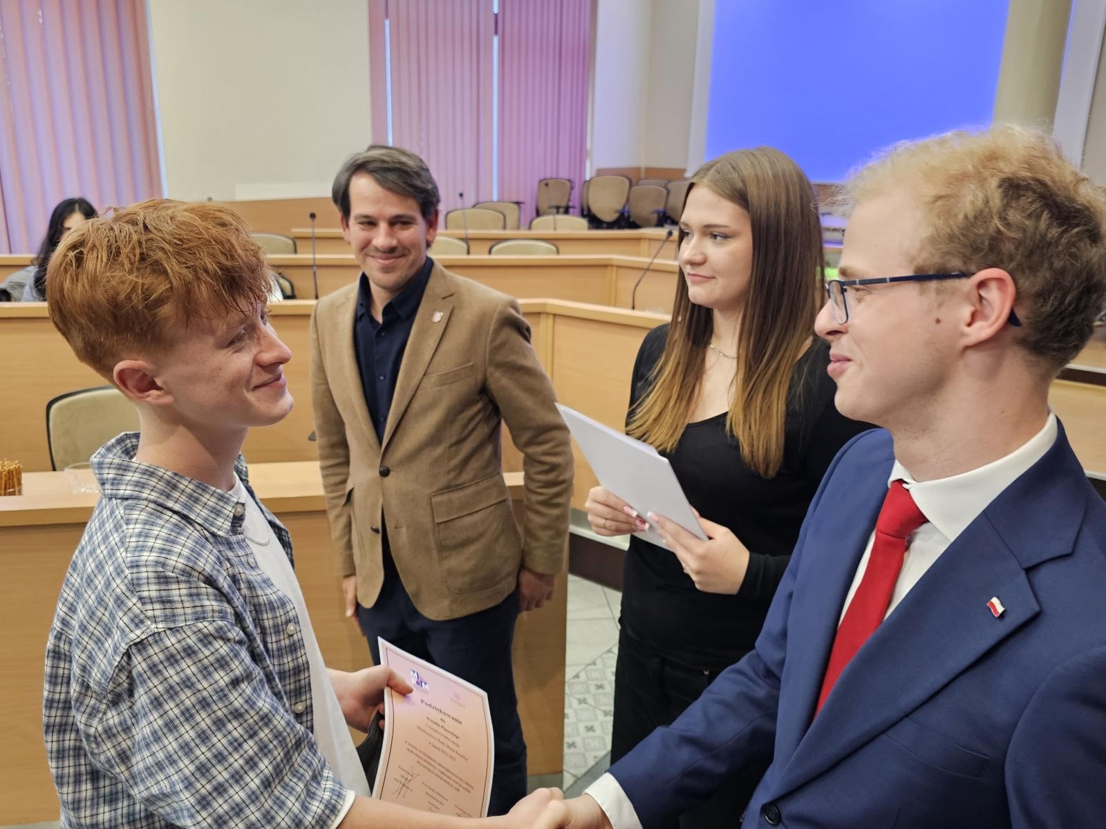 Zdjęcie w galerii na portalu naszraciborz.pl: Ostatnia sesja Młodzieżowej Rady Miasta Racibórz w kadencji 2023–2025 wiadomości z regionu