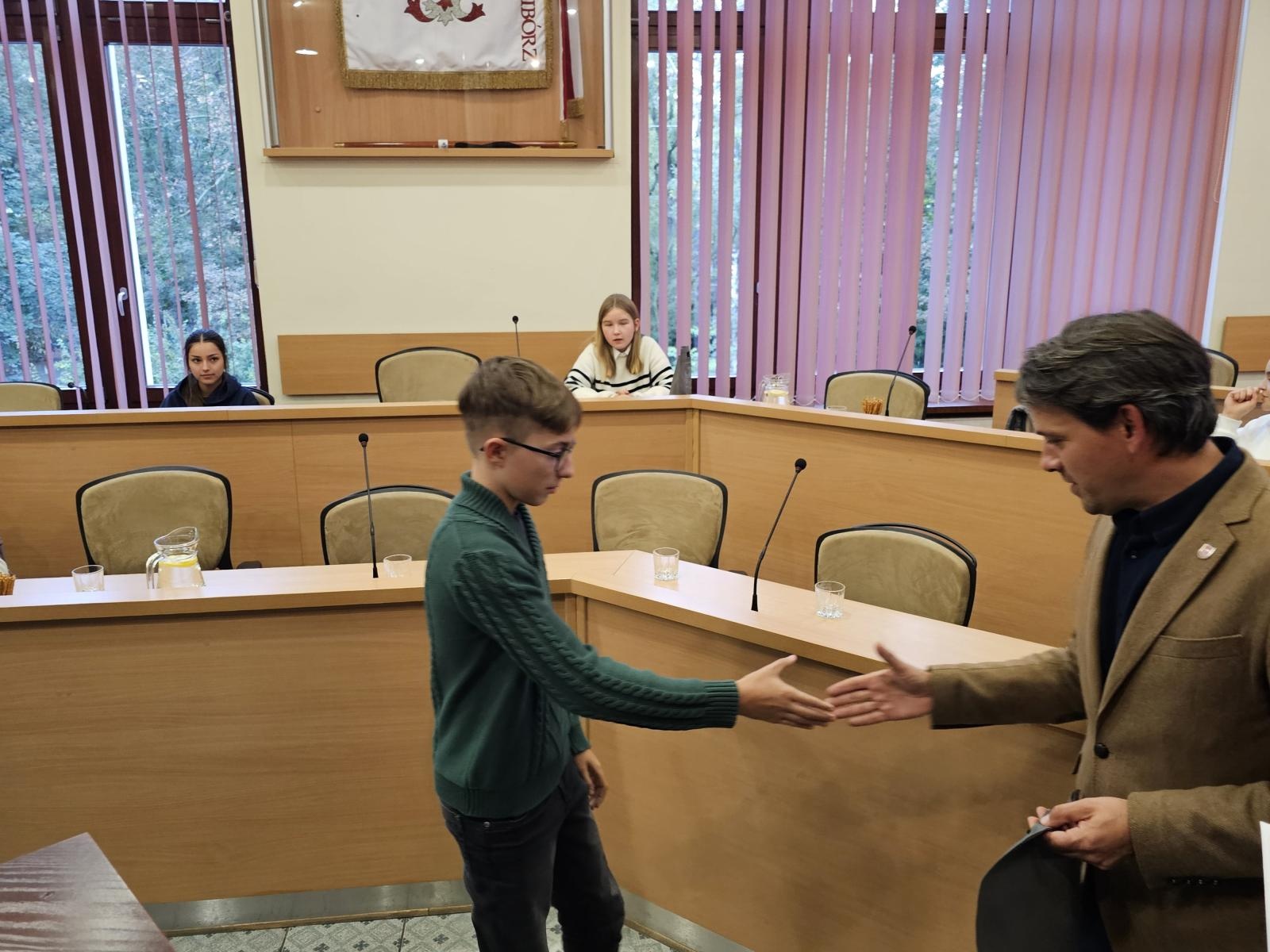 Zdjęcie w galerii na portalu naszraciborz.pl: Ostatnia sesja Młodzieżowej Rady Miasta Racibórz w kadencji 2023–2025 wiadomości z regionu