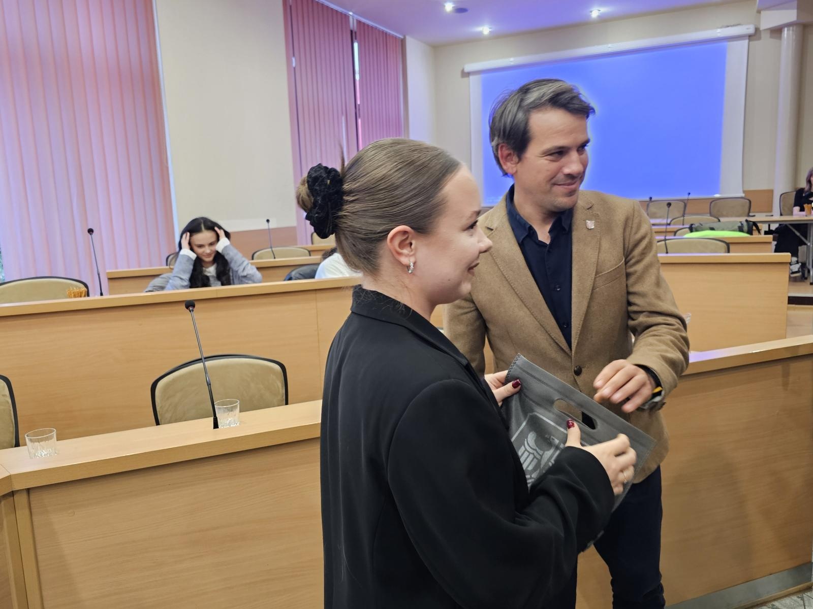 Zdjęcie w galerii na portalu naszraciborz.pl: Ostatnia sesja Młodzieżowej Rady Miasta Racibórz w kadencji 2023–2025 wiadomości z regionu