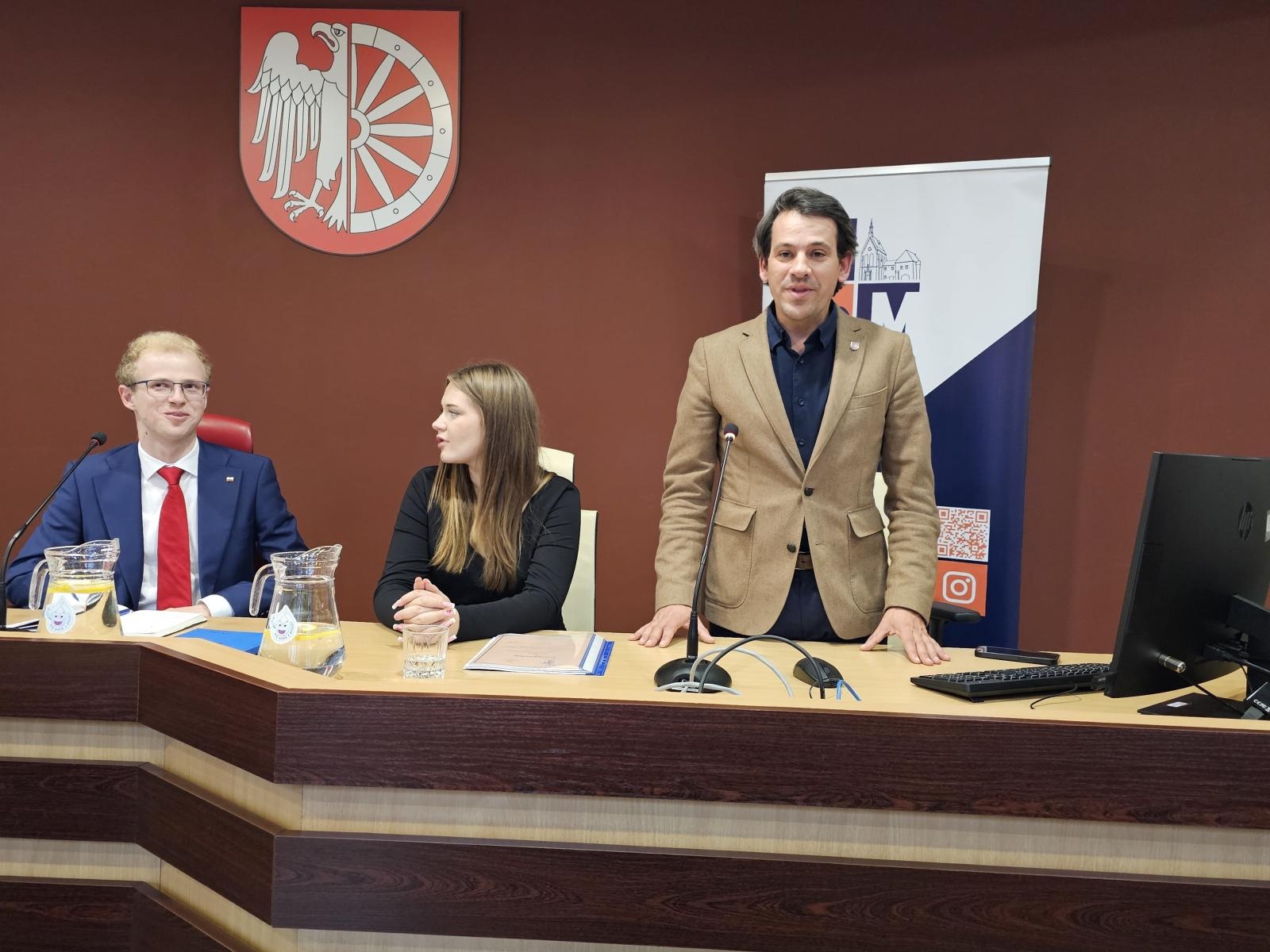 Zdjęcie w galerii na portalu naszraciborz.pl: Ostatnia sesja Młodzieżowej Rady Miasta Racibórz w kadencji 2023–2025 wiadomości z regionu