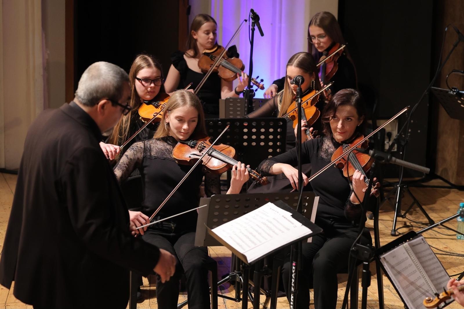 Zdjęcie w galerii na portalu naszraciborz.pl: W piątek inauguracja sezonu artystycznego w RCK i jubileuszowy koncert orkiestr Henryka Krótkiego wiadomości z regionu