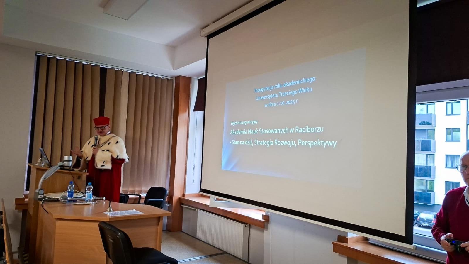 Zdjęcie w galerii na portalu naszraciborz.pl: Raciborscy seniorzy rozpoczęli nowy rok akademicki wiadomości z regionu