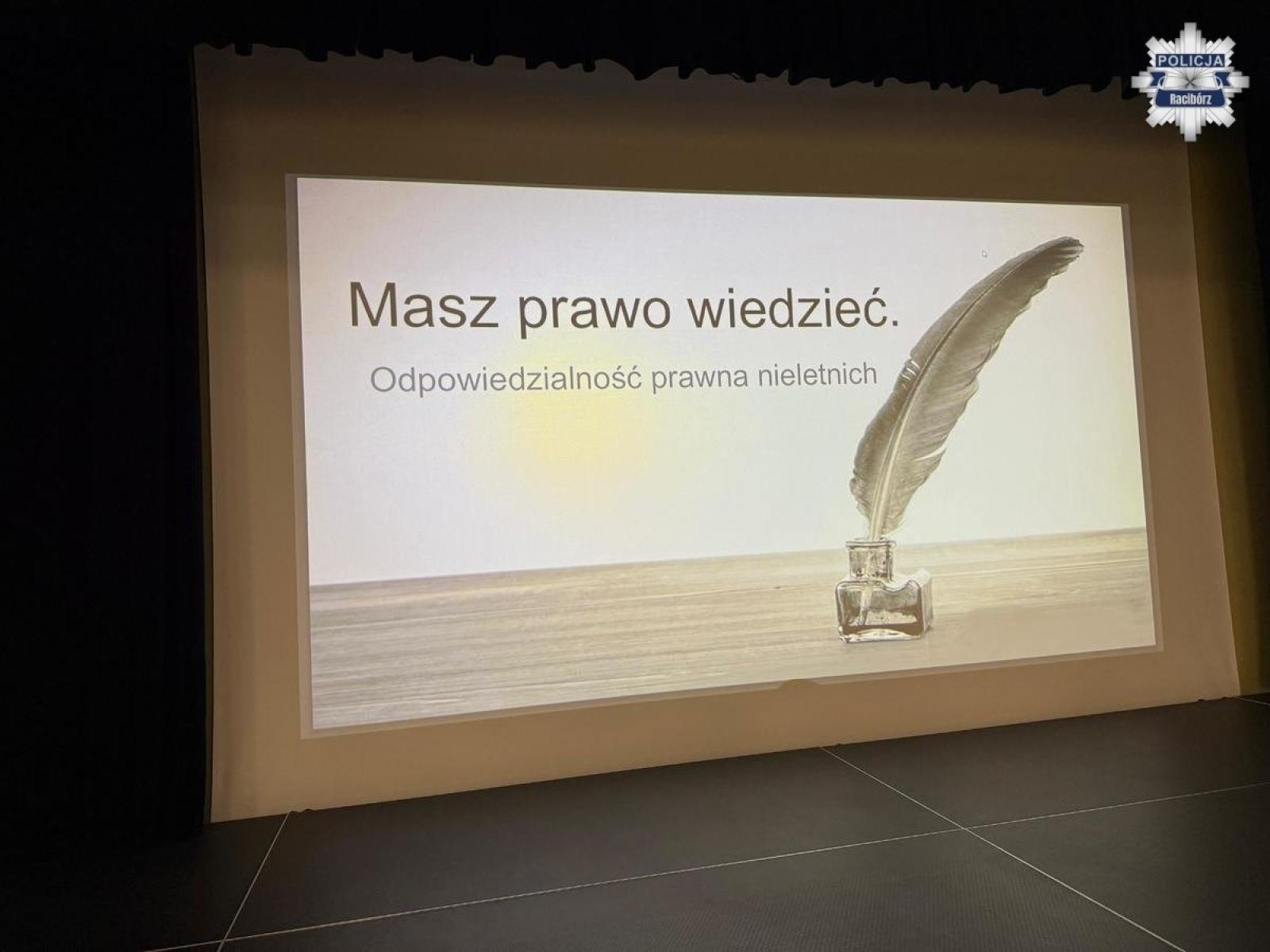 Zdjęcie w galerii na portalu naszraciborz.pl: Dyskusja o odpowiedzialności prawnej i hejcie. Policyjna wizyta w raciborskim Mechaniku wiadomości z regionu