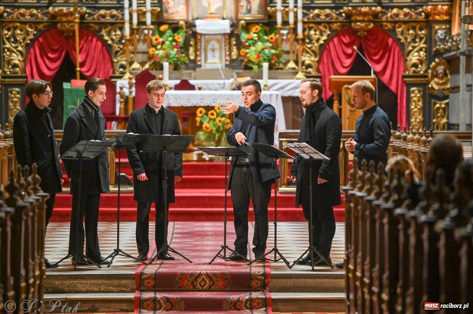 Zdjęcie w galerii na portalu naszraciborz.pl: Chorał gregoriański w raciborskiej farze. Trwa XIX Międzynarodowy Festiwal Twórczości Religijnej wiadomości z regionu