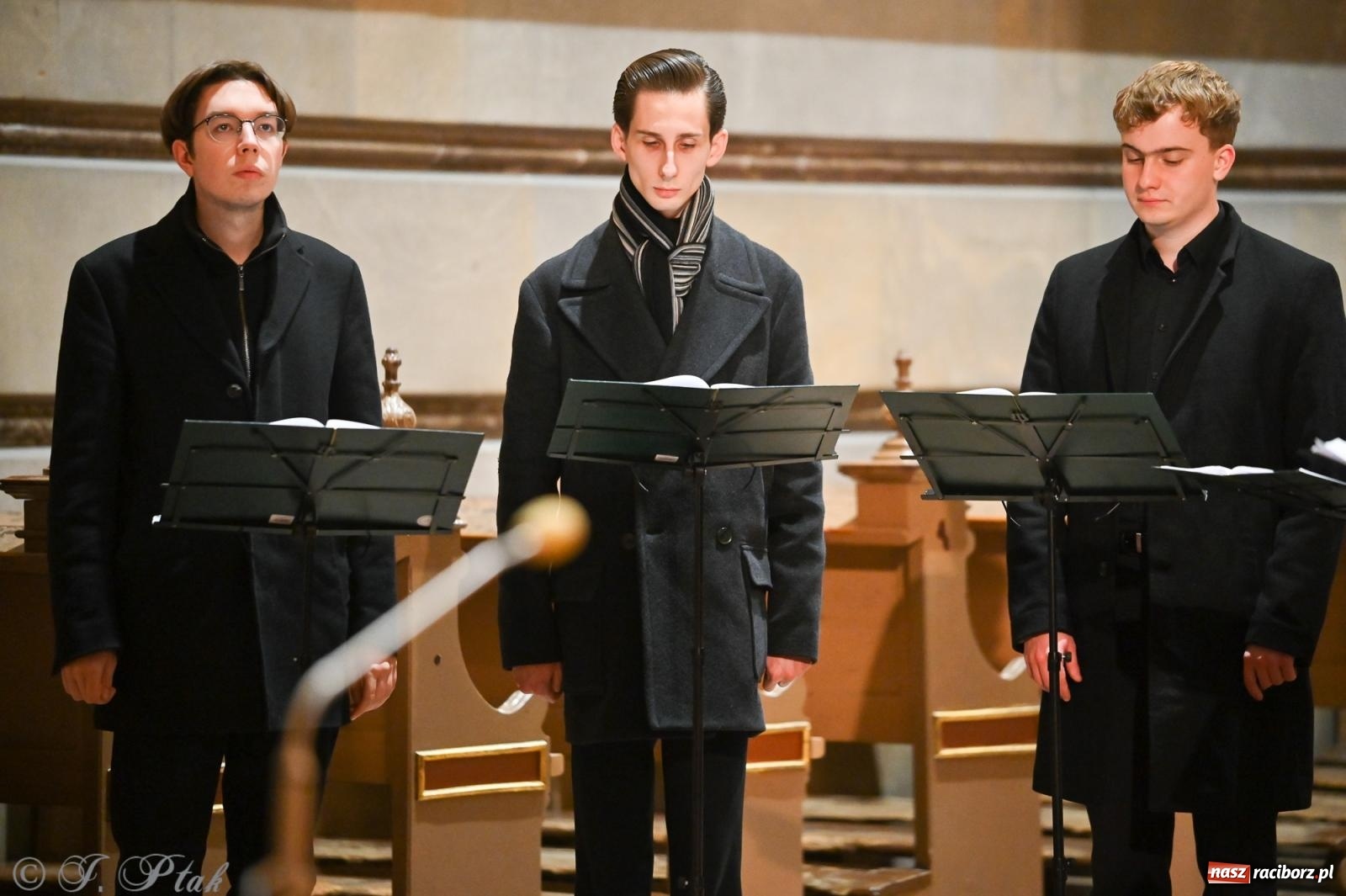 Zdjęcie w galerii na portalu naszraciborz.pl: Chorał gregoriański w raciborskiej farze. Trwa XIX Międzynarodowy Festiwal Twórczości Religijnej wiadomości z regionu
