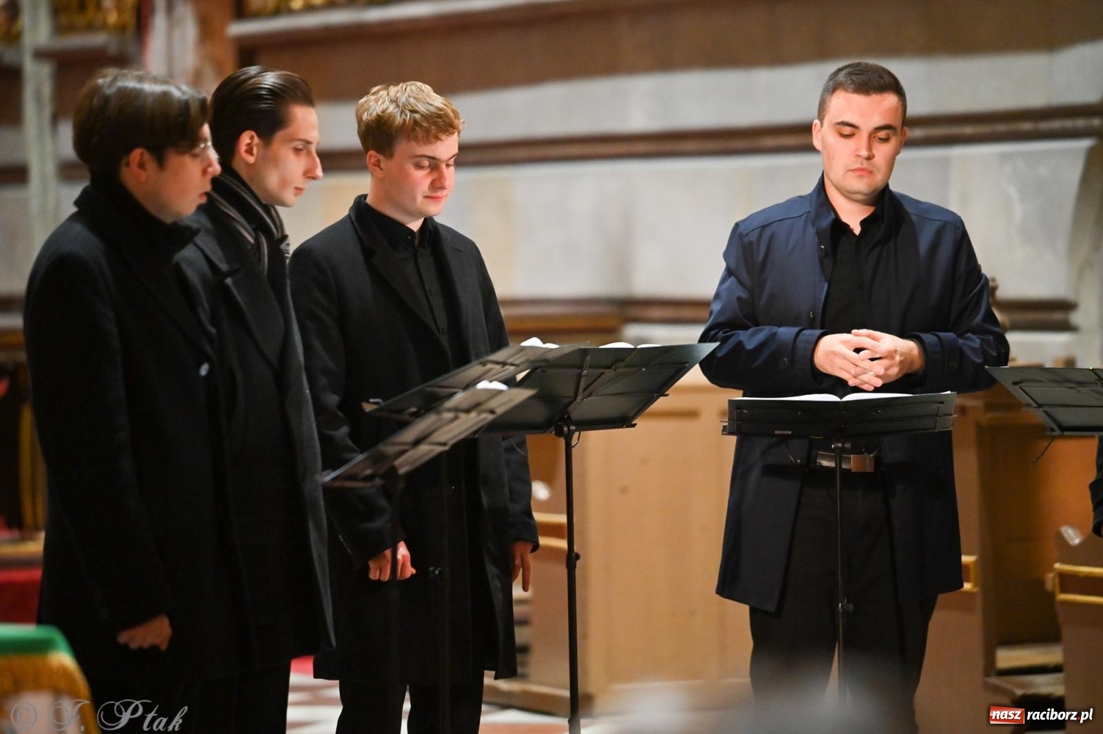 Zdjęcie w galerii na portalu naszraciborz.pl: Chorał gregoriański w raciborskiej farze. Trwa XIX Międzynarodowy Festiwal Twórczości Religijnej wiadomości z regionu