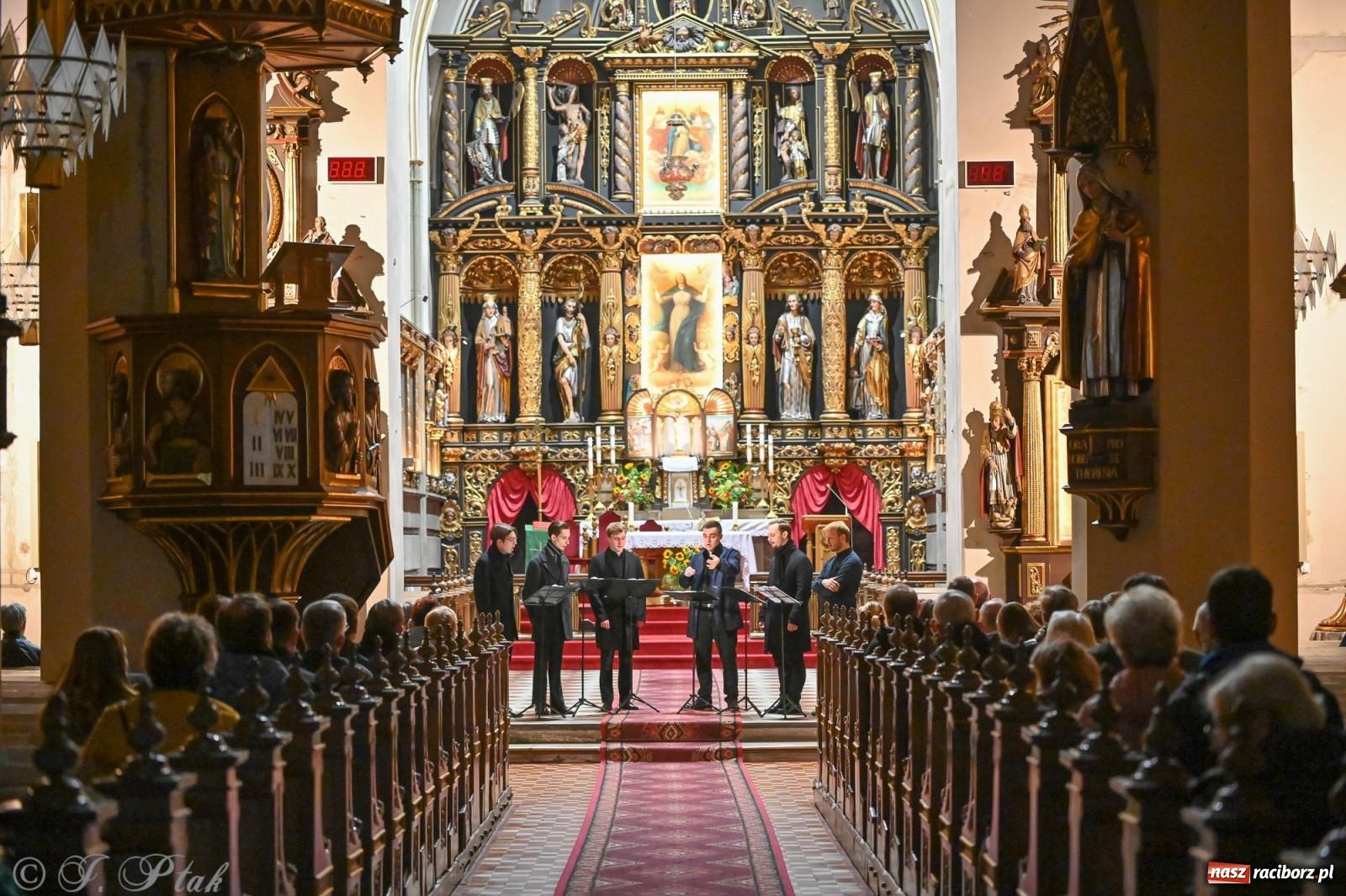 Zdjęcie w galerii na portalu naszraciborz.pl: Chorał gregoriański w raciborskiej farze. Trwa XIX Międzynarodowy Festiwal Twórczości Religijnej wiadomości z regionu