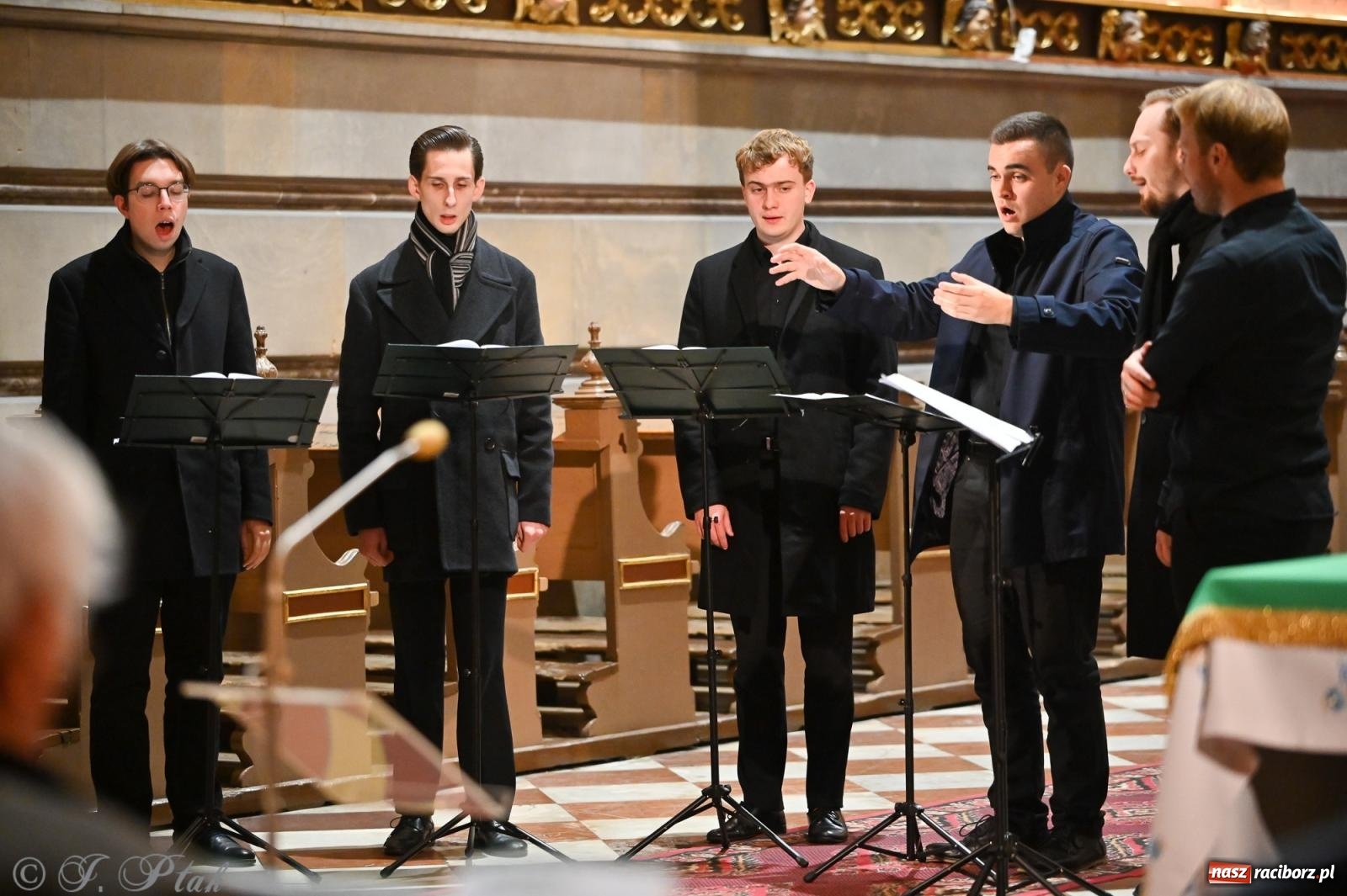 Zdjęcie w galerii na portalu naszraciborz.pl: Chorał gregoriański w raciborskiej farze. Trwa XIX Międzynarodowy Festiwal Twórczości Religijnej wiadomości z regionu