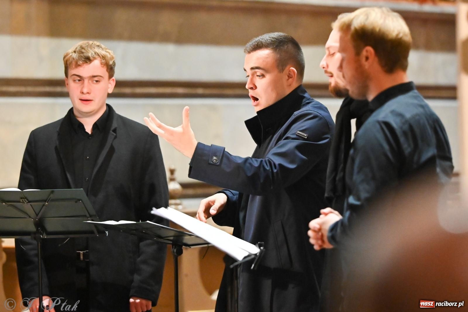 Zdjęcie w galerii na portalu naszraciborz.pl: Chorał gregoriański w raciborskiej farze. Trwa XIX Międzynarodowy Festiwal Twórczości Religijnej wiadomości z regionu