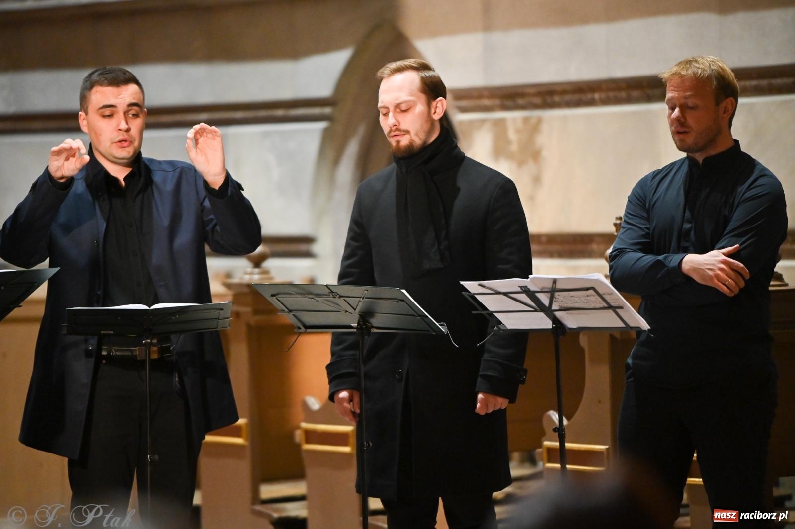 Zdjęcie w galerii na portalu naszraciborz.pl: Chorał gregoriański w raciborskiej farze. Trwa XIX Międzynarodowy Festiwal Twórczości Religijnej wiadomości z regionu