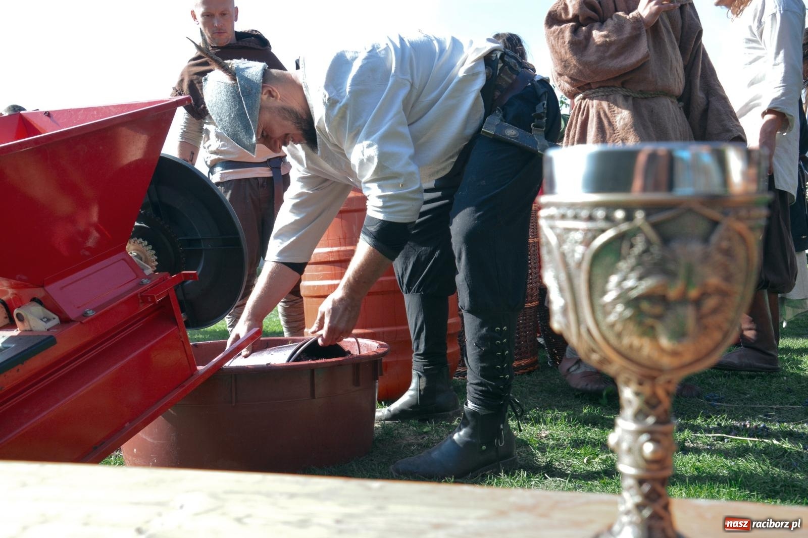Zdjęcie w galerii na portalu naszraciborz.pl: Niebiosa okazały się łaskawe. Słoneczne winobranie w Trolikówce w Krowiarkach [FOTO i WIDEO] wiadomości z regionu