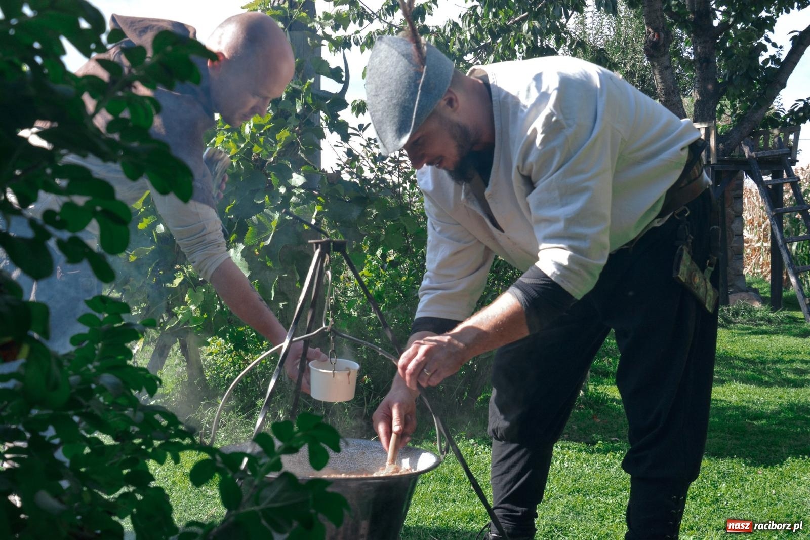 Zdjęcie w galerii na portalu naszraciborz.pl: Niebiosa okazały się łaskawe. Słoneczne winobranie w Trolikówce w Krowiarkach [FOTO i WIDEO] wiadomości z regionu