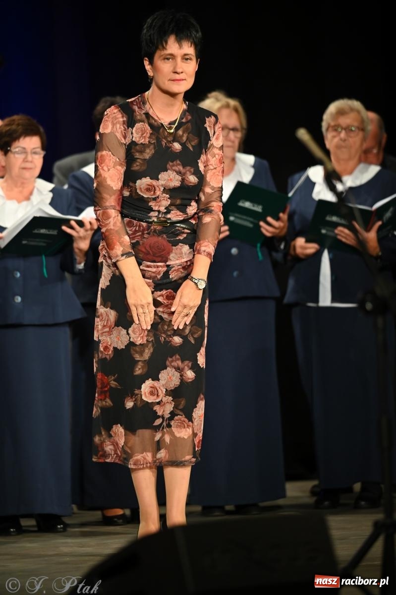 Zdjęcie w galerii na portalu naszraciborz.pl: Trojok w Strzesze – śląska pieśń i taniec znów połączyły pokolenia wiadomości z regionu