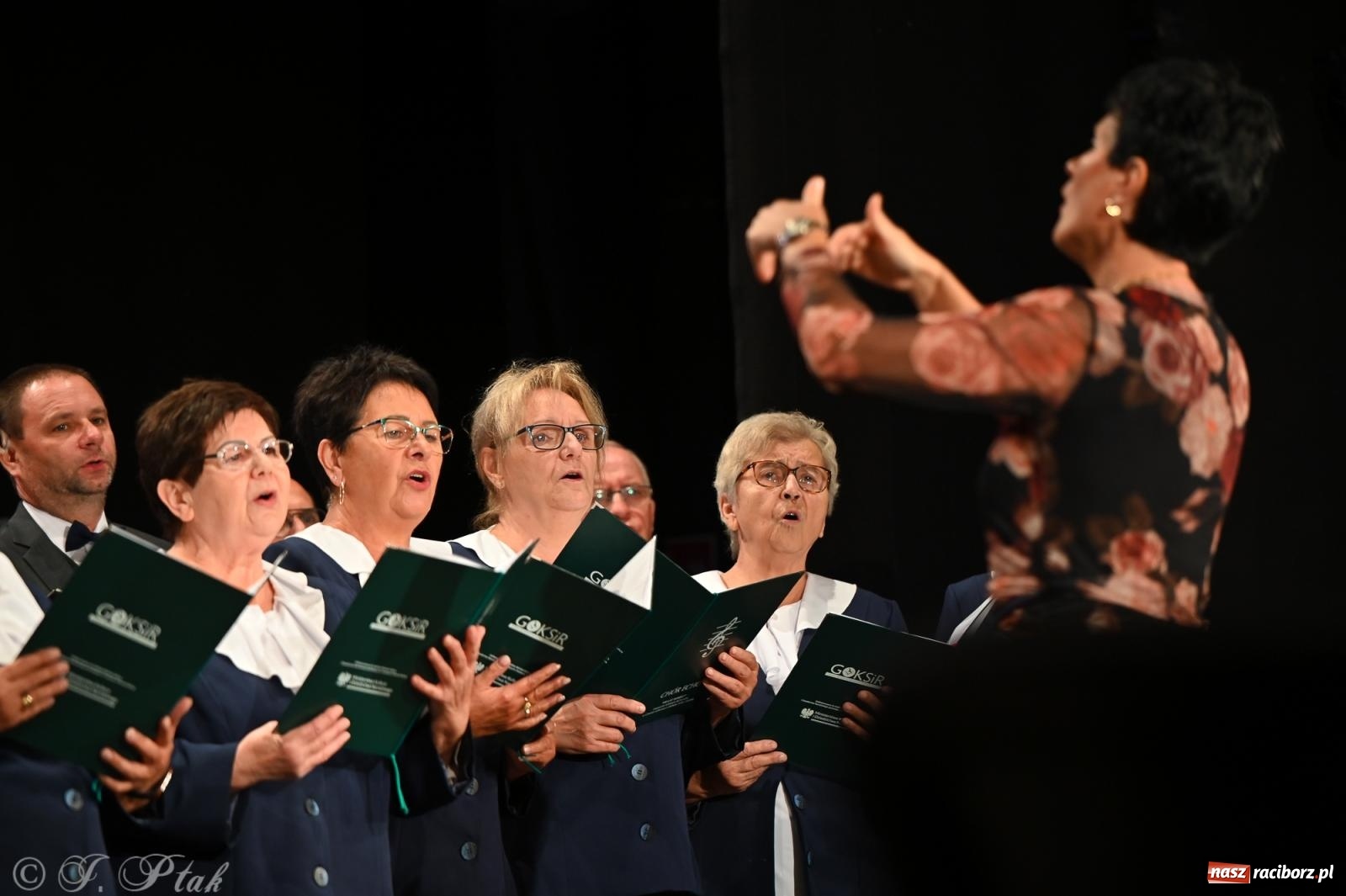 Zdjęcie w galerii na portalu naszraciborz.pl: Trojok w Strzesze – śląska pieśń i taniec znów połączyły pokolenia wiadomości z regionu