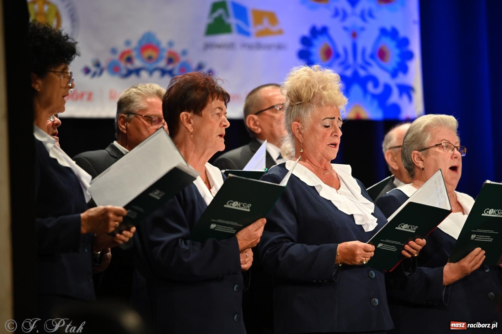Zdjęcie w galerii na portalu naszraciborz.pl: Trojok w Strzesze – śląska pieśń i taniec znów połączyły pokolenia wiadomości z regionu