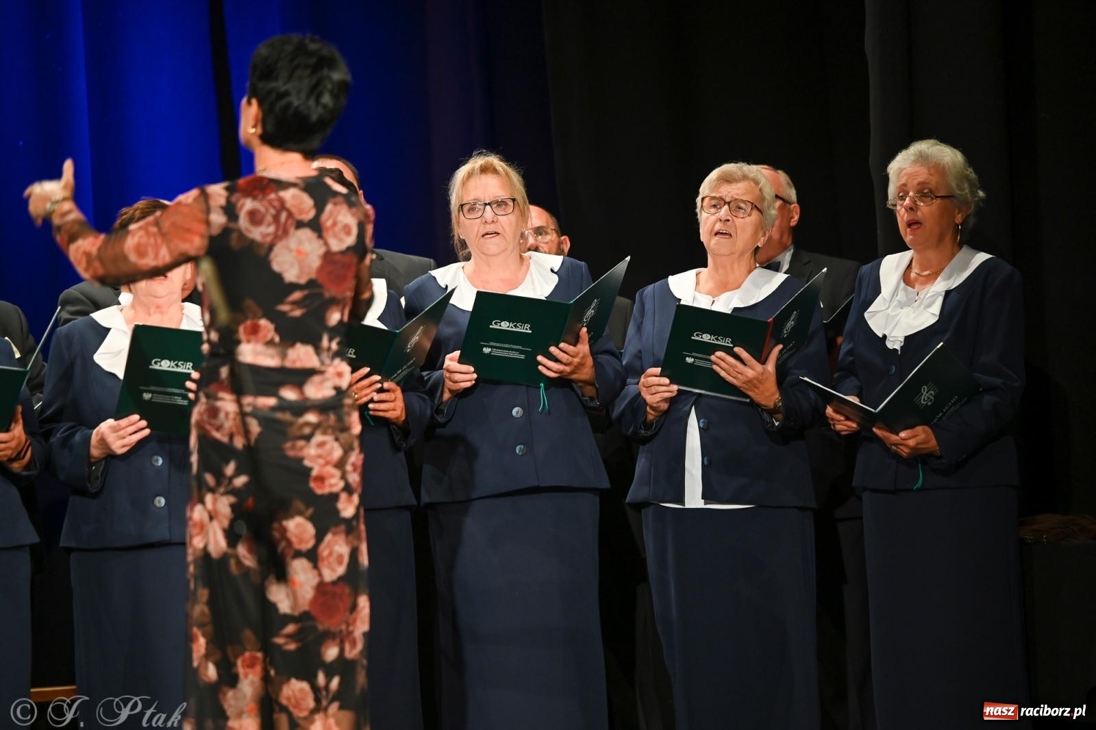 Zdjęcie w galerii na portalu naszraciborz.pl: Trojok w Strzesze – śląska pieśń i taniec znów połączyły pokolenia wiadomości z regionu