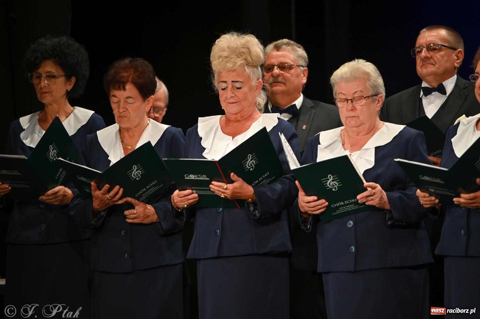 Zdjęcie w galerii na portalu naszraciborz.pl: Trojok w Strzesze – śląska pieśń i taniec znów połączyły pokolenia wiadomości z regionu