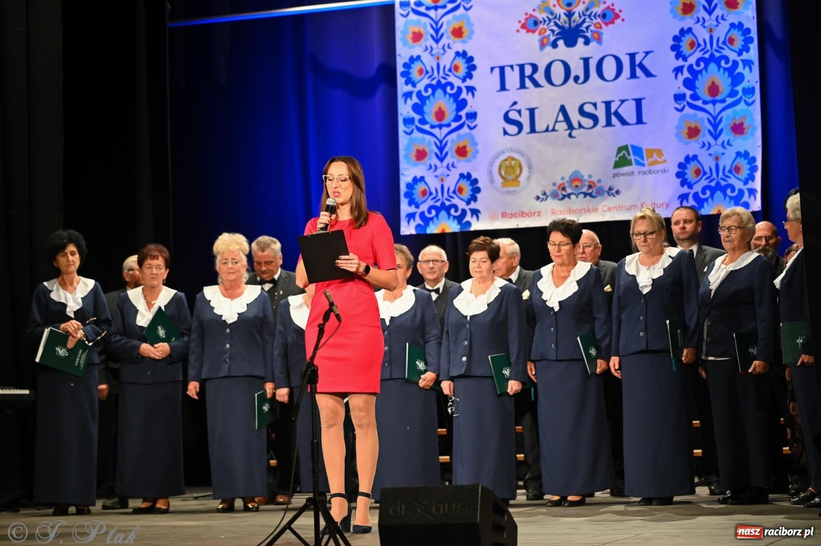 Zdjęcie w galerii na portalu naszraciborz.pl: Trojok w Strzesze – śląska pieśń i taniec znów połączyły pokolenia wiadomości z regionu