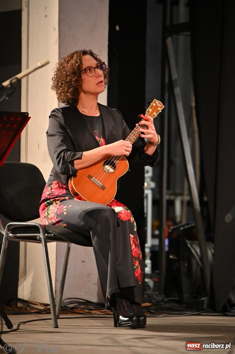 Zdjęcie w galerii na portalu naszraciborz.pl: Trojok w Strzesze – śląska pieśń i taniec znów połączyły pokolenia wiadomości z regionu