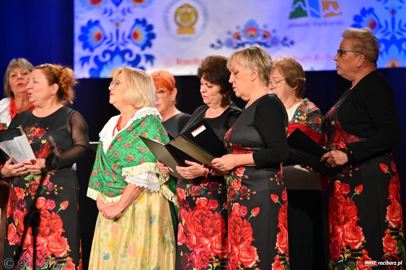 Zdjęcie w galerii na portalu naszraciborz.pl: Trojok w Strzesze – śląska pieśń i taniec znów połączyły pokolenia wiadomości z regionu