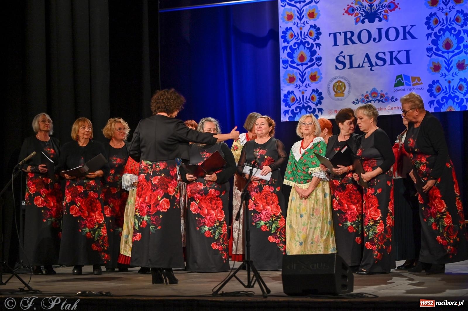 Zdjęcie w galerii na portalu naszraciborz.pl: Trojok w Strzesze – śląska pieśń i taniec znów połączyły pokolenia wiadomości z regionu