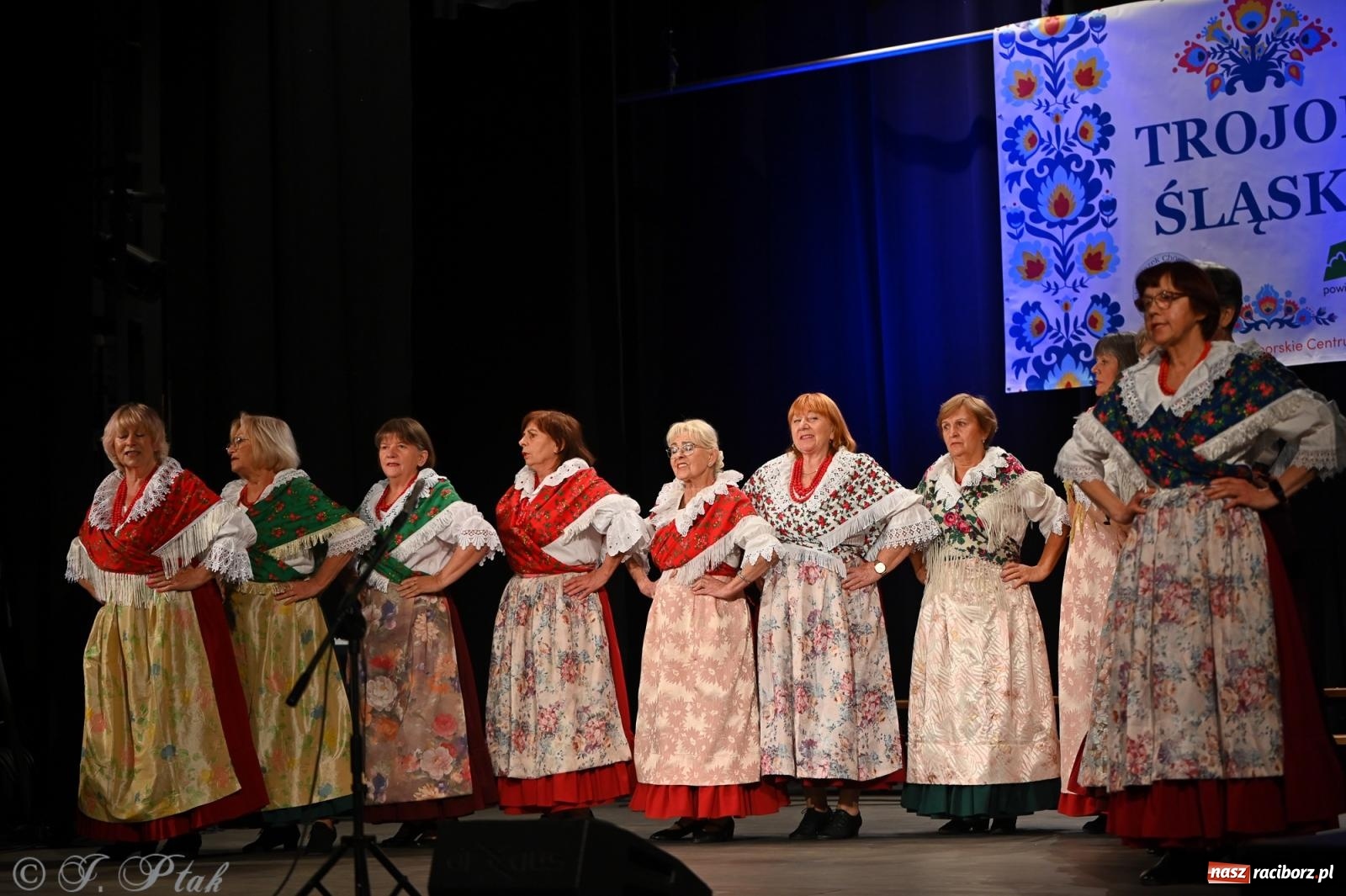 Zdjęcie w galerii na portalu naszraciborz.pl: Trojok w Strzesze – śląska pieśń i taniec znów połączyły pokolenia wiadomości z regionu