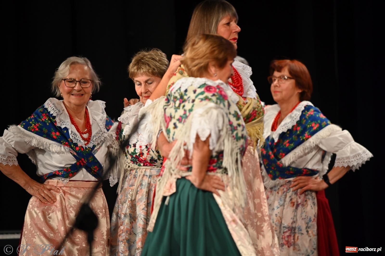 Zdjęcie w galerii na portalu naszraciborz.pl: Trojok w Strzesze – śląska pieśń i taniec znów połączyły pokolenia wiadomości z regionu