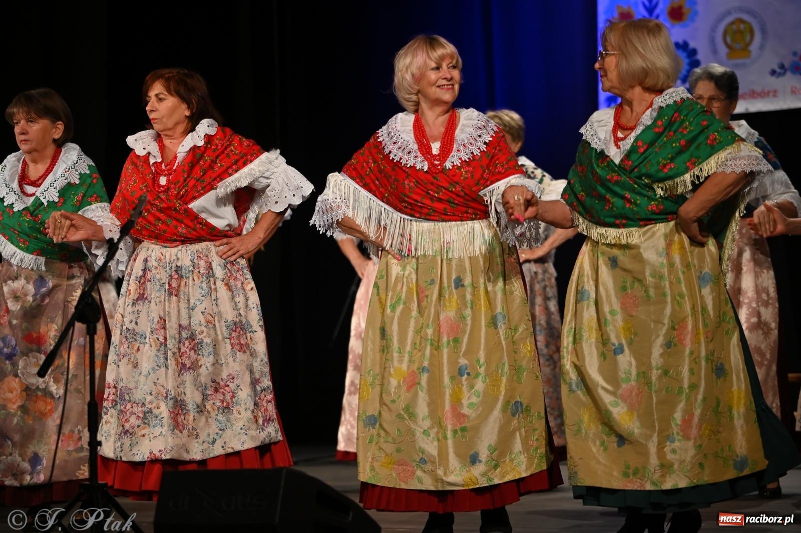 Zdjęcie w galerii na portalu naszraciborz.pl: Trojok w Strzesze – śląska pieśń i taniec znów połączyły pokolenia wiadomości z regionu