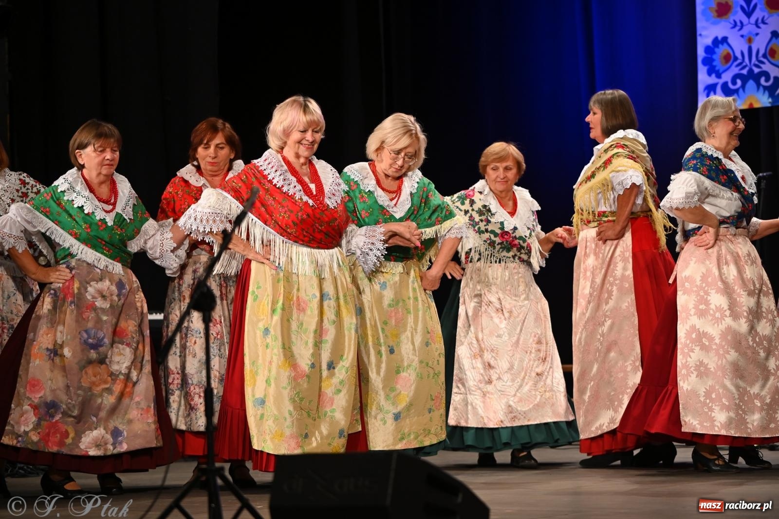 Zdjęcie w galerii na portalu naszraciborz.pl: Trojok w Strzesze – śląska pieśń i taniec znów połączyły pokolenia wiadomości z regionu