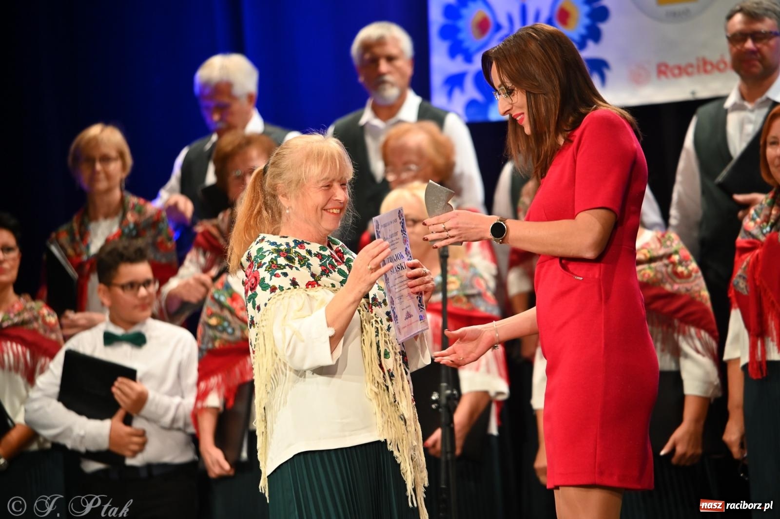 Zdjęcie w galerii na portalu naszraciborz.pl: Trojok w Strzesze – śląska pieśń i taniec znów połączyły pokolenia wiadomości z regionu