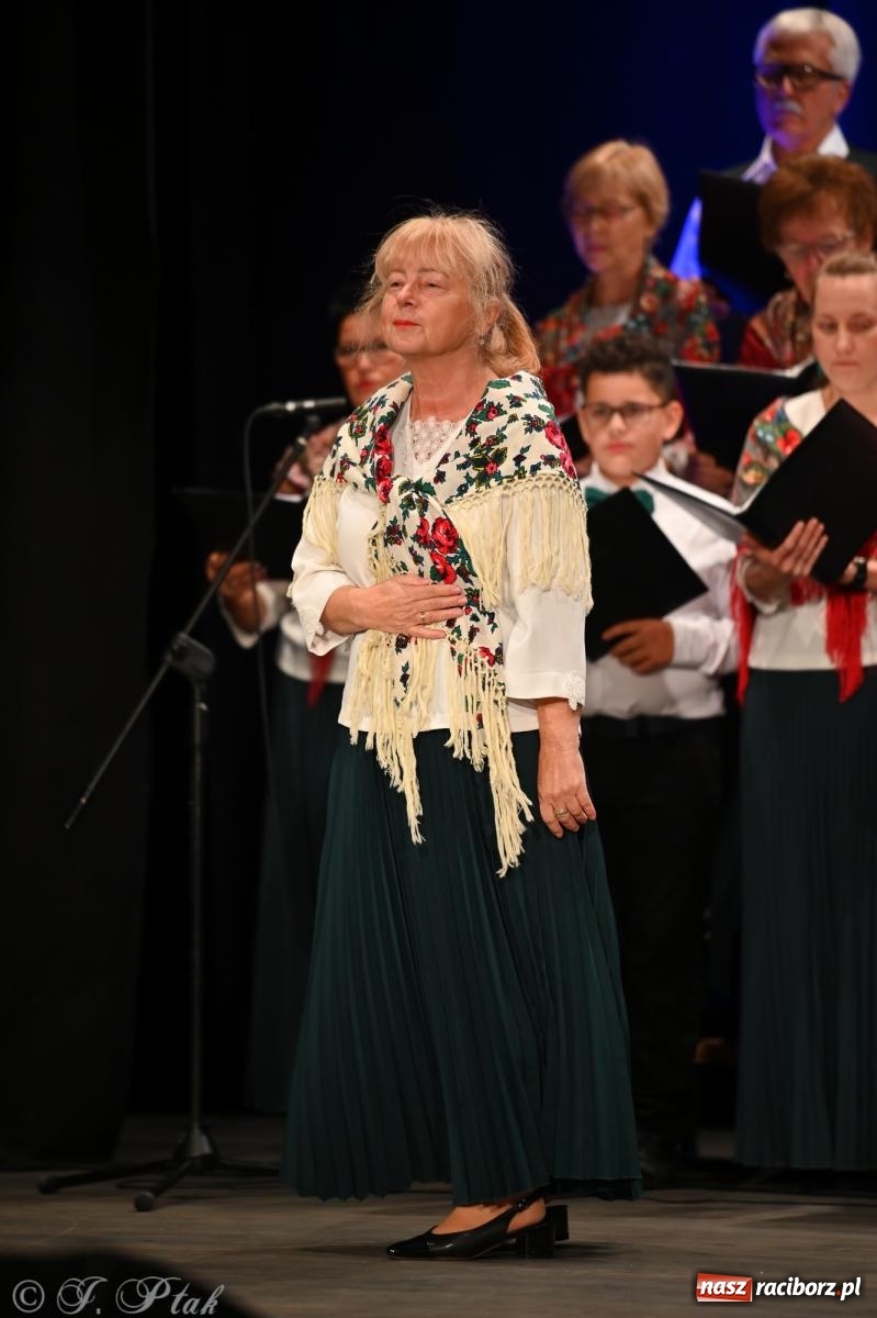 Zdjęcie w galerii na portalu naszraciborz.pl: Trojok w Strzesze – śląska pieśń i taniec znów połączyły pokolenia wiadomości z regionu