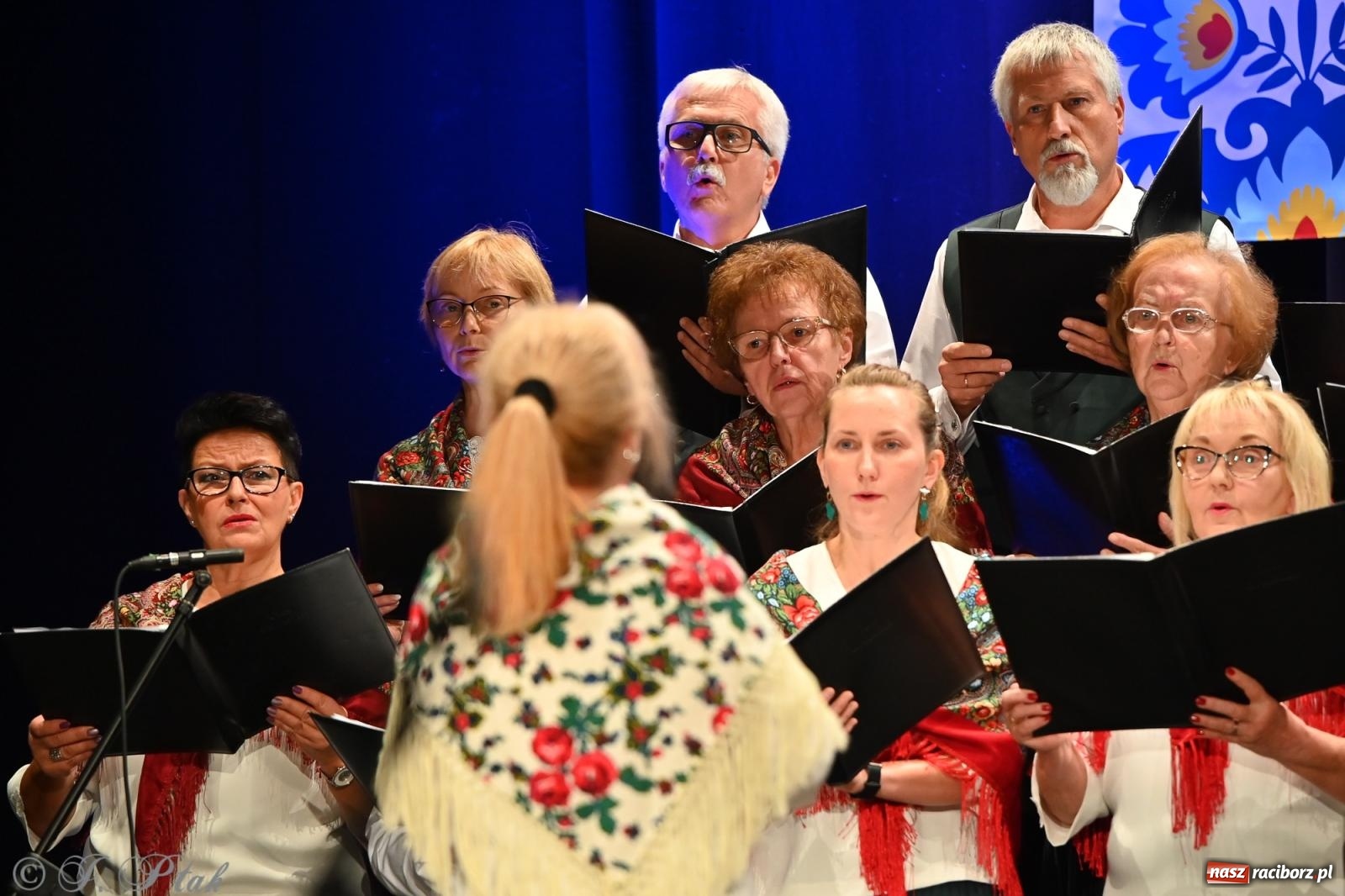 Zdjęcie w galerii na portalu naszraciborz.pl: Trojok w Strzesze – śląska pieśń i taniec znów połączyły pokolenia wiadomości z regionu
