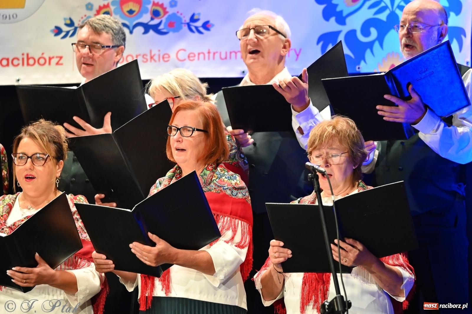 Zdjęcie w galerii na portalu naszraciborz.pl: Trojok w Strzesze – śląska pieśń i taniec znów połączyły pokolenia wiadomości z regionu