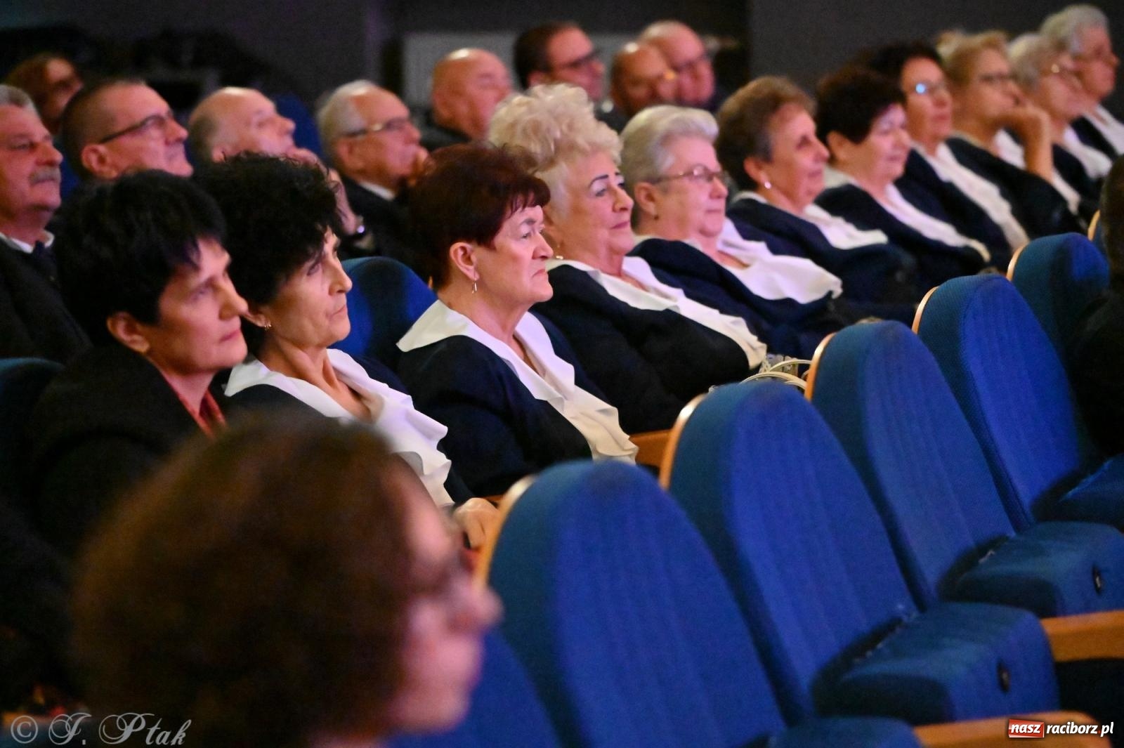 Zdjęcie w galerii na portalu naszraciborz.pl: Trojok w Strzesze – śląska pieśń i taniec znów połączyły pokolenia wiadomości z regionu